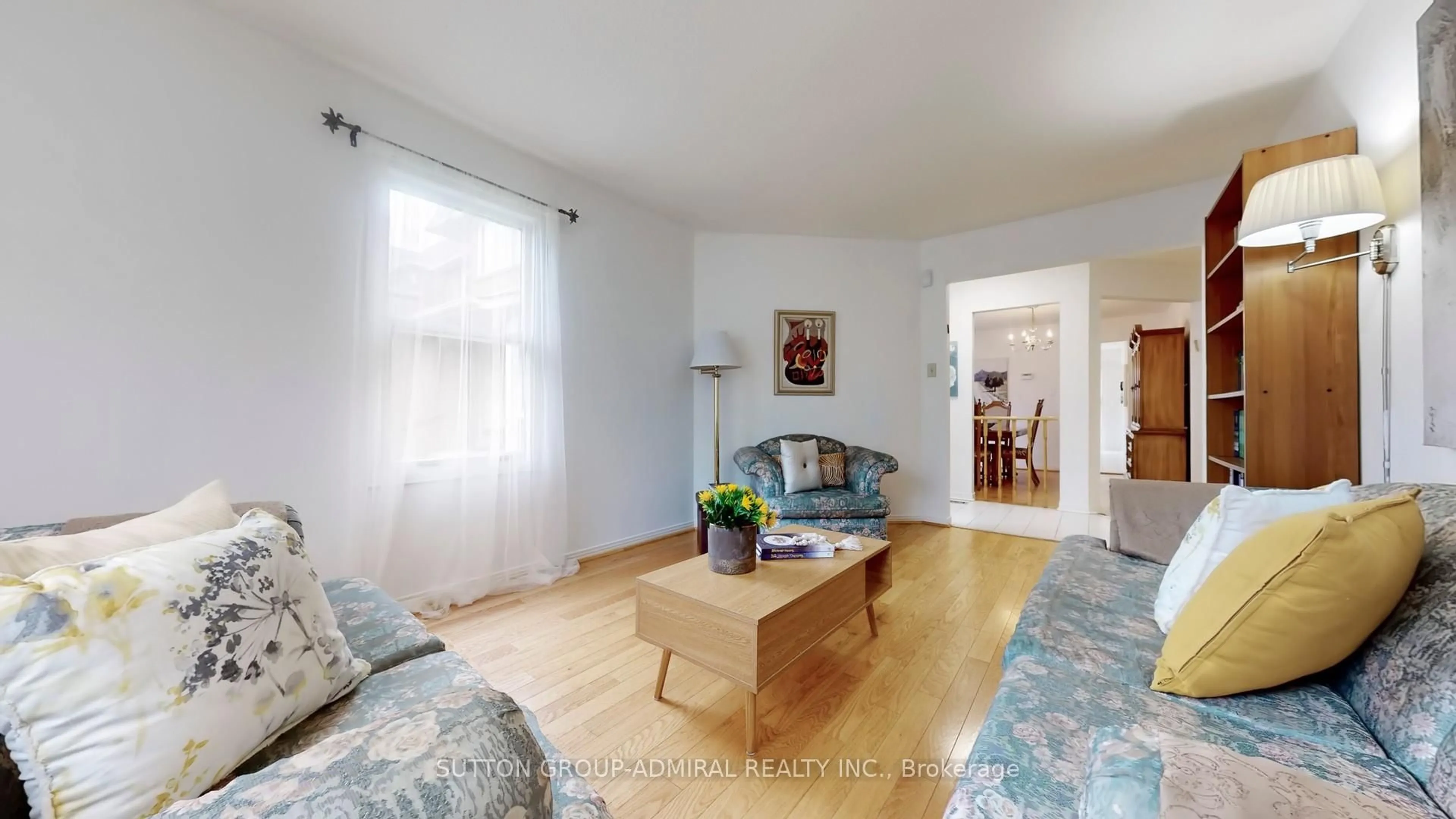 Living room with furniture, wood/laminate floor for 27 Thornbury Circ, Vaughan Ontario L4J 5C1