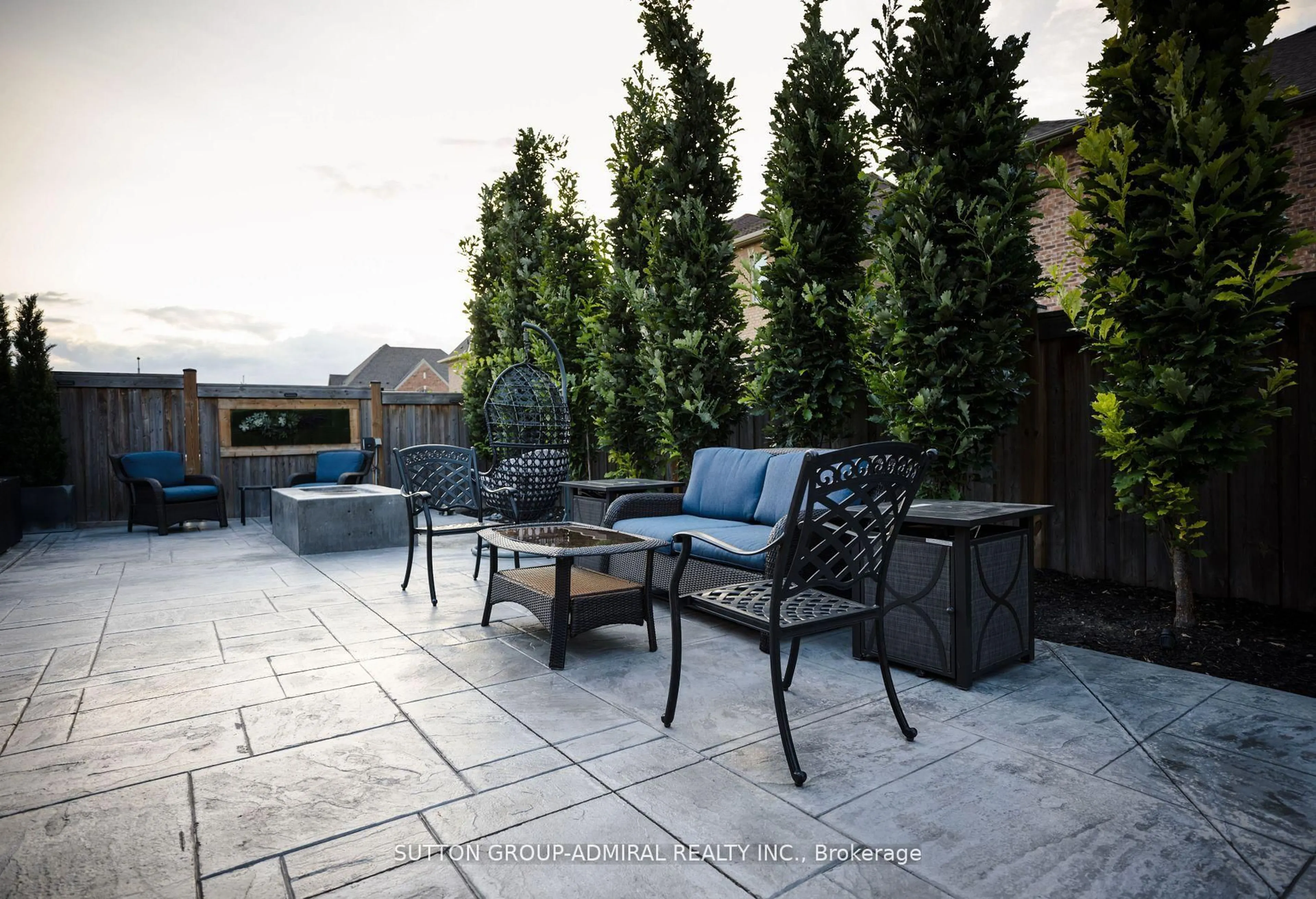 Patio, street for 62 Bond Cres, Richmond Hill Ontario L4E 3K5