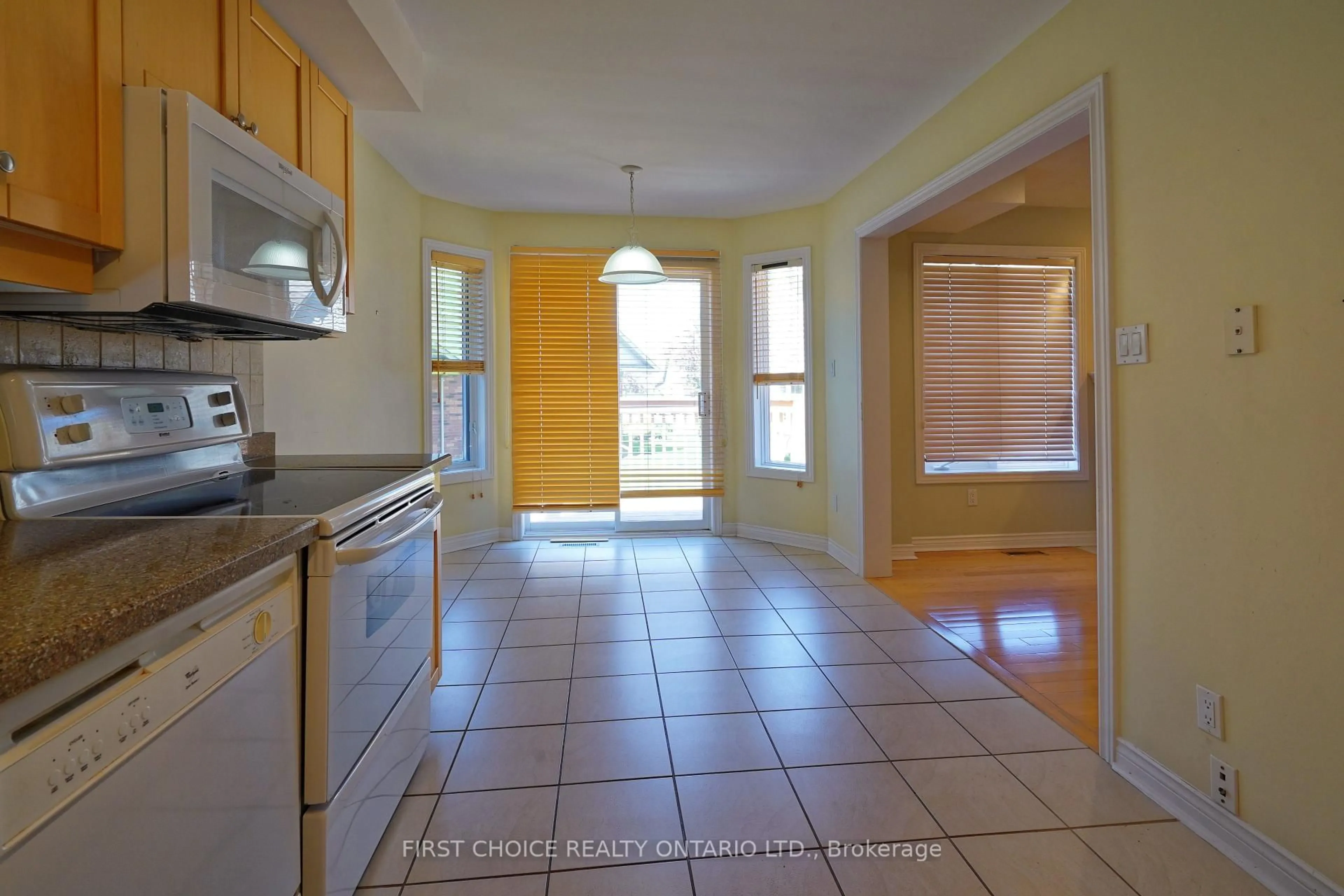 Standard kitchen, ceramic/tile floor for 6 Forest Link Crt, New Tecumseth Ontario L9R 2A1