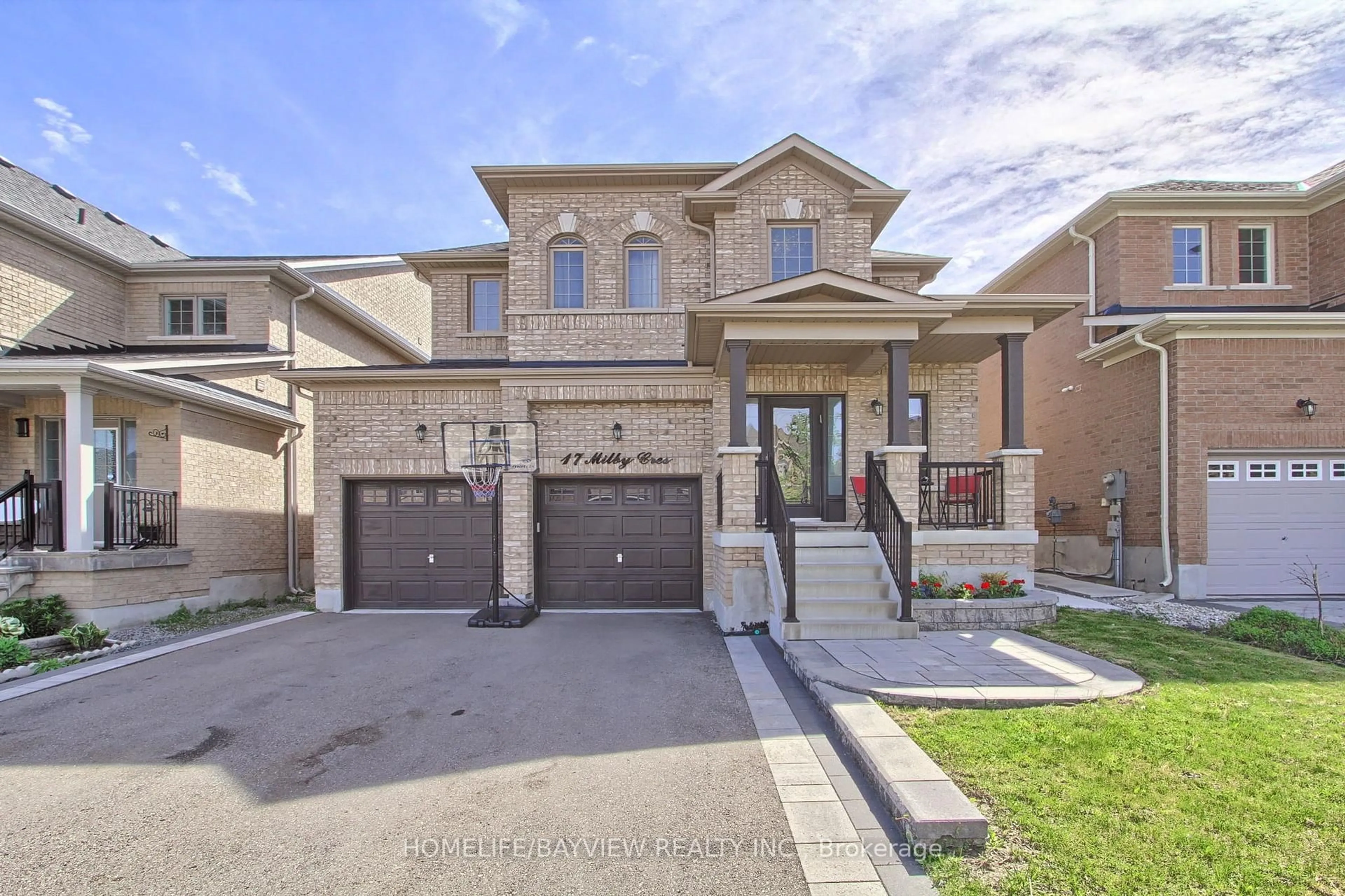 Home with brick exterior material, street for 17 Milby Cres, Bradford West Gwillimbury Ontario L3Z 0Y9
