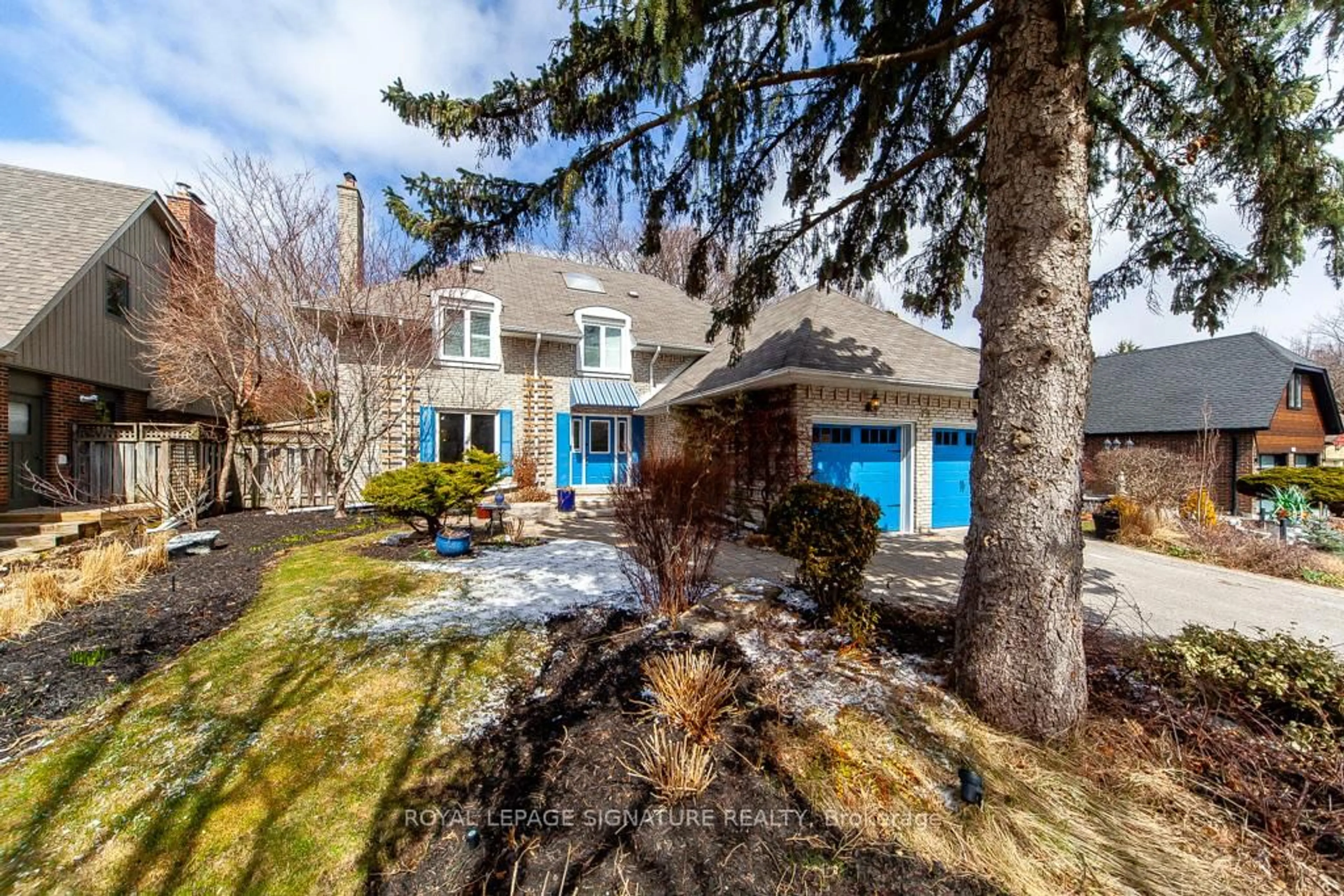 A pic from outside/outdoor area/front of a property/back of a property/a pic from drone, street for 79 Hemingway Cres, Markham Ontario L3R 2S4