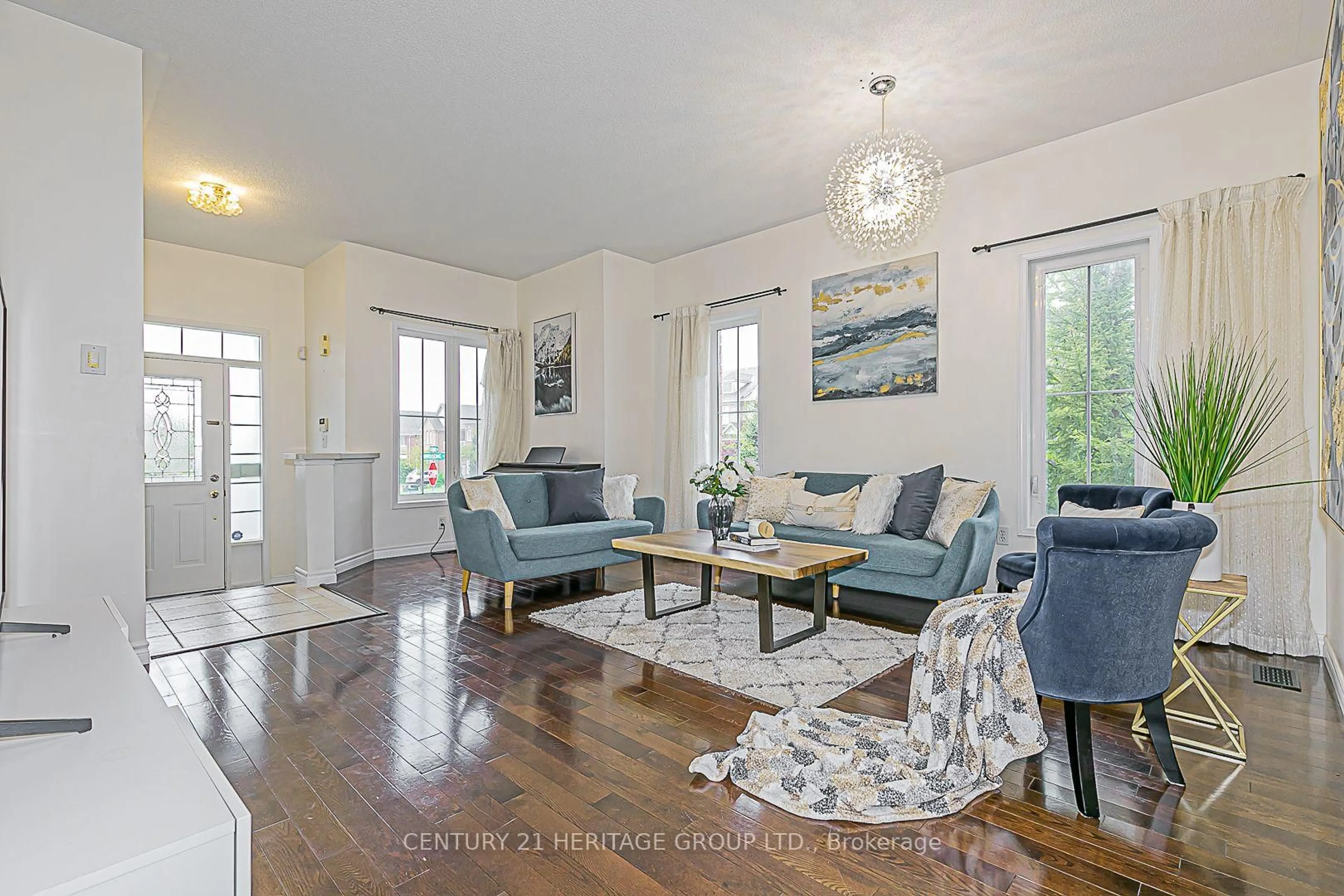 Living room with furniture, unknown for 11 Birdsong St, Richmond Hill Ontario L4E 5C2