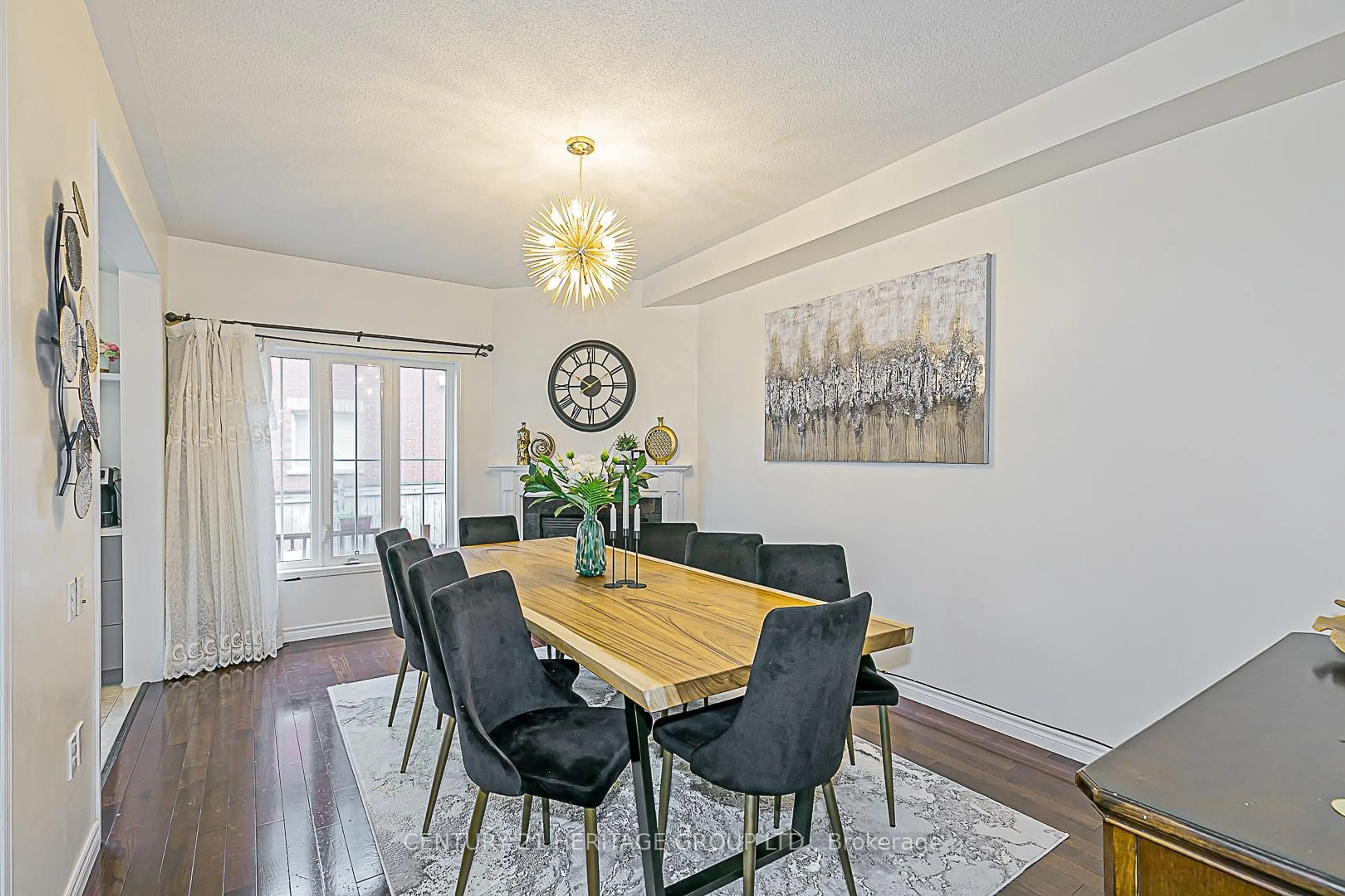 Dining room, wood/laminate floor for 11 Birdsong St, Richmond Hill Ontario L4E 5C2