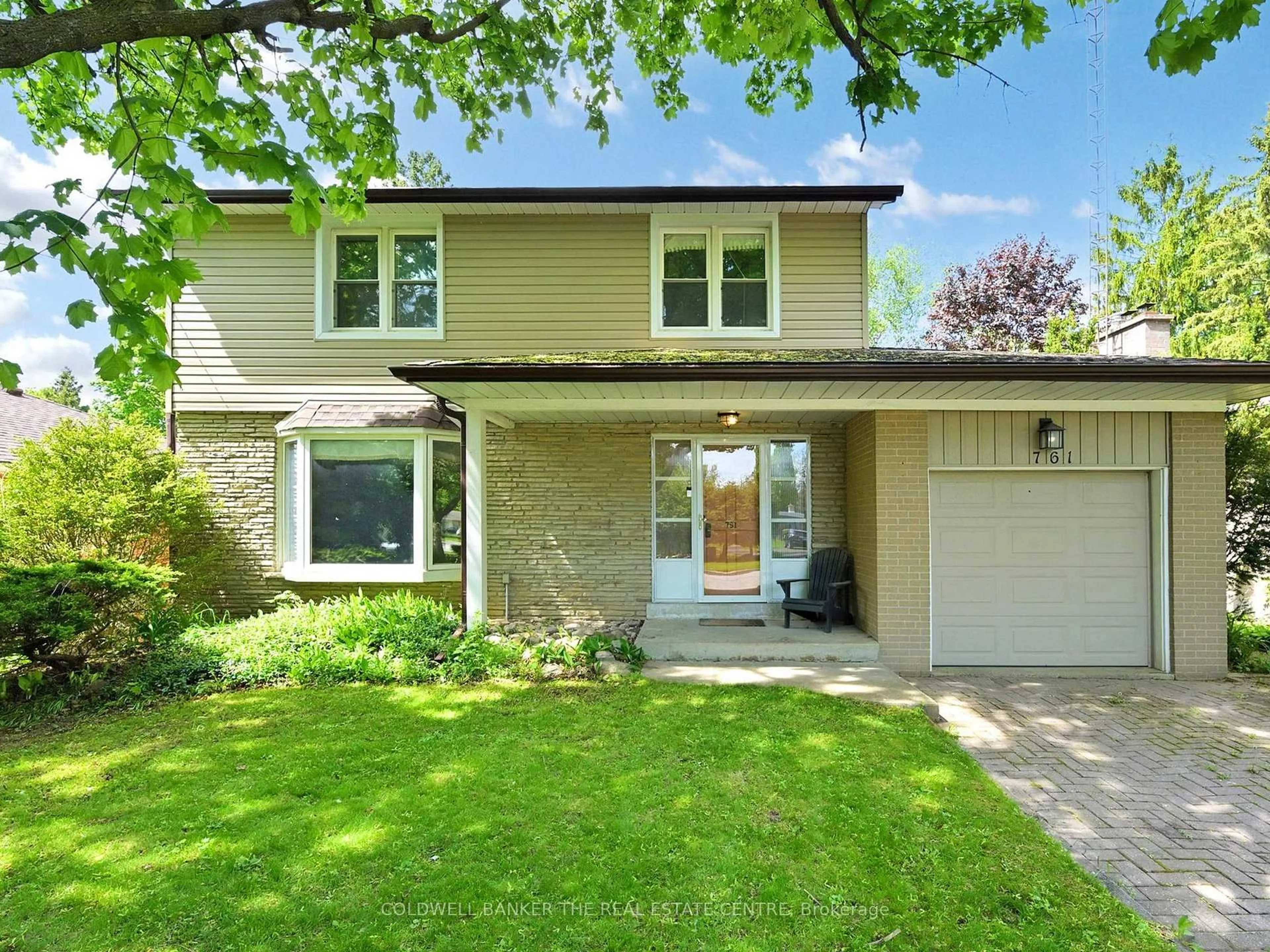 Home with vinyl exterior material, street for 761 Sutherland Ave, Newmarket Ontario L3Y 1E9