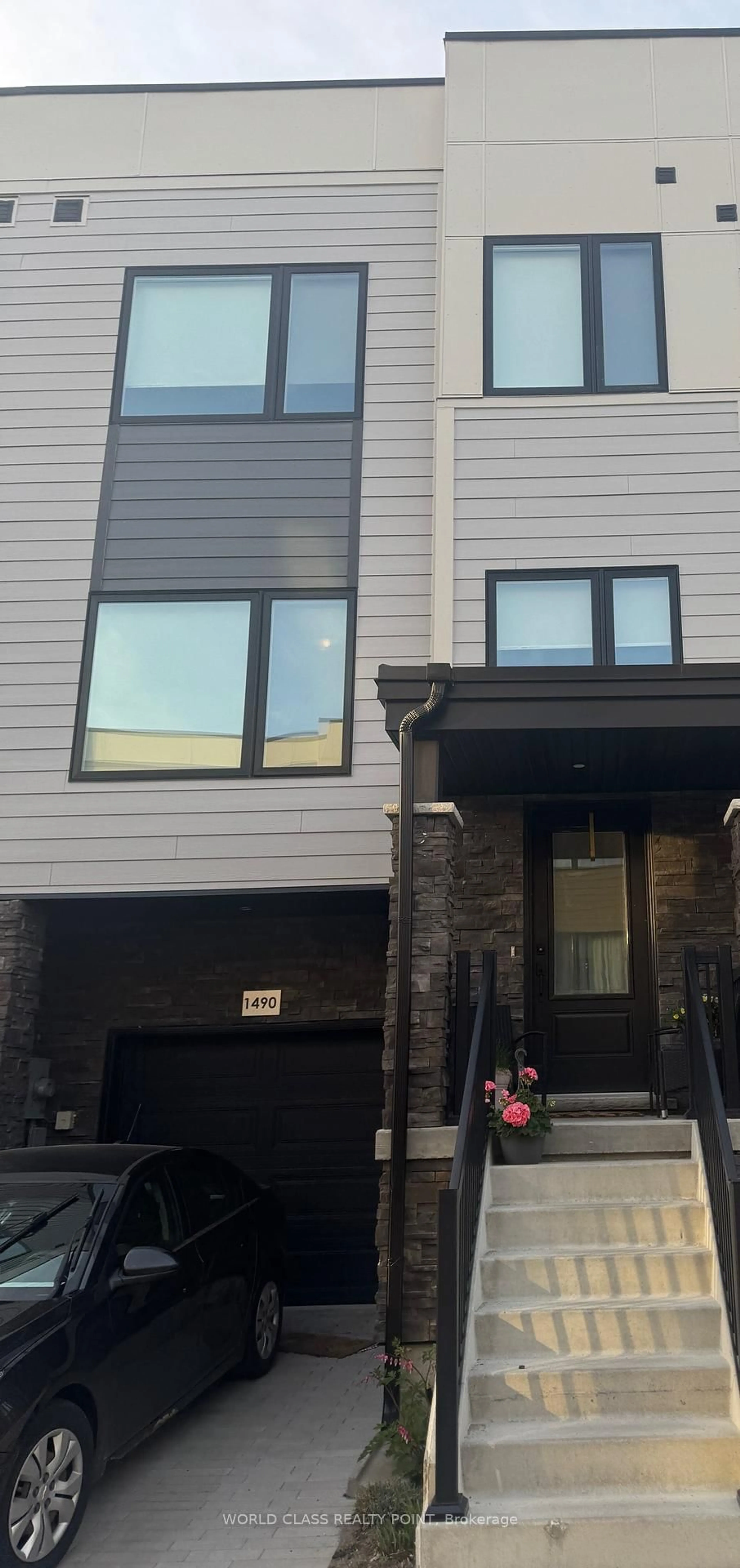 Home with vinyl exterior material, street for 1490 Purchase Pl, Innisfil Ontario L0L 1W0