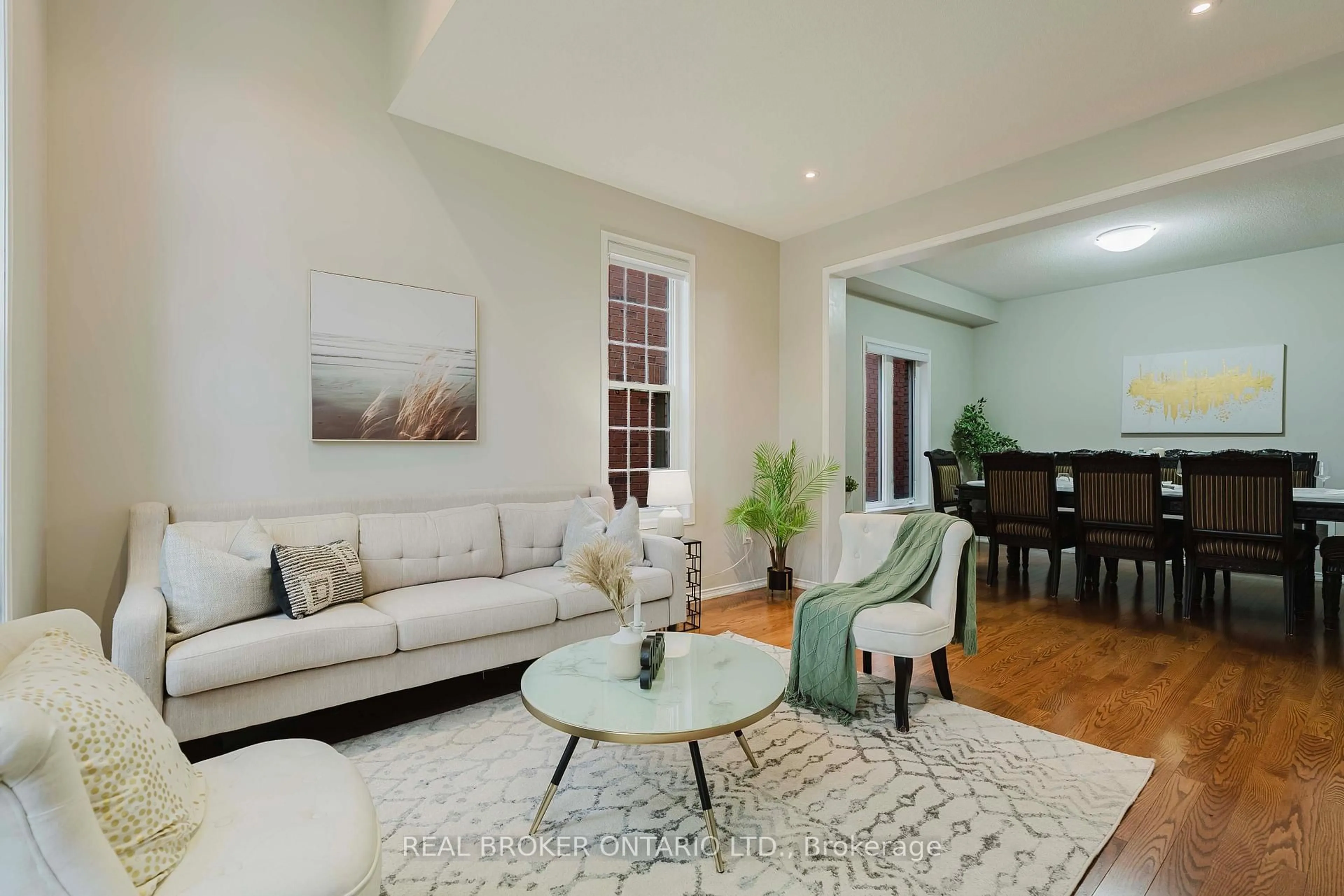 Living room with furniture, unknown for 16 Jack Ashton Ave, Richmond Hill Ontario L4E 4L2