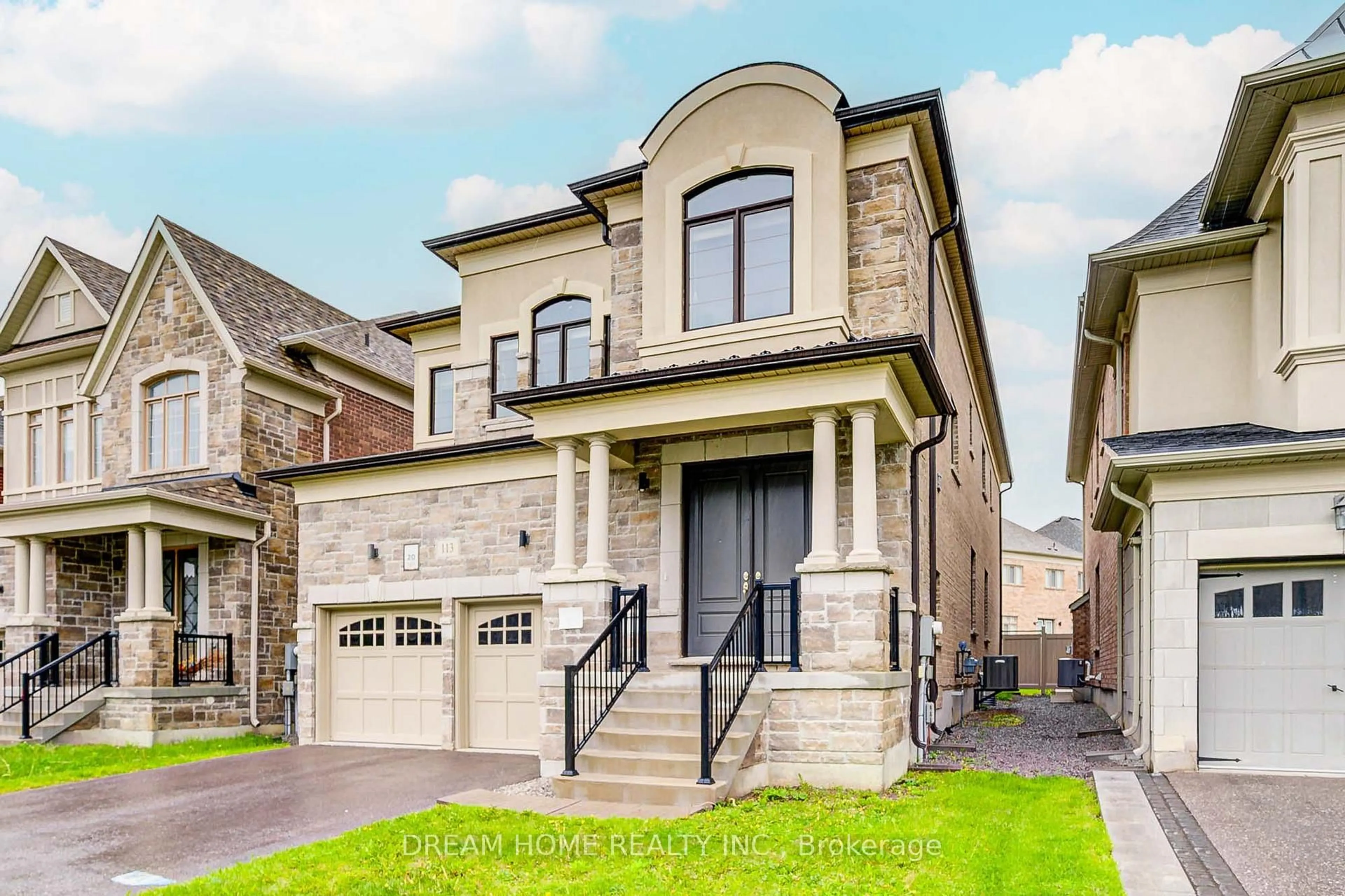 Home with brick exterior material, street for 113 Botelho Circ, Aurora Ontario L4G 3X3