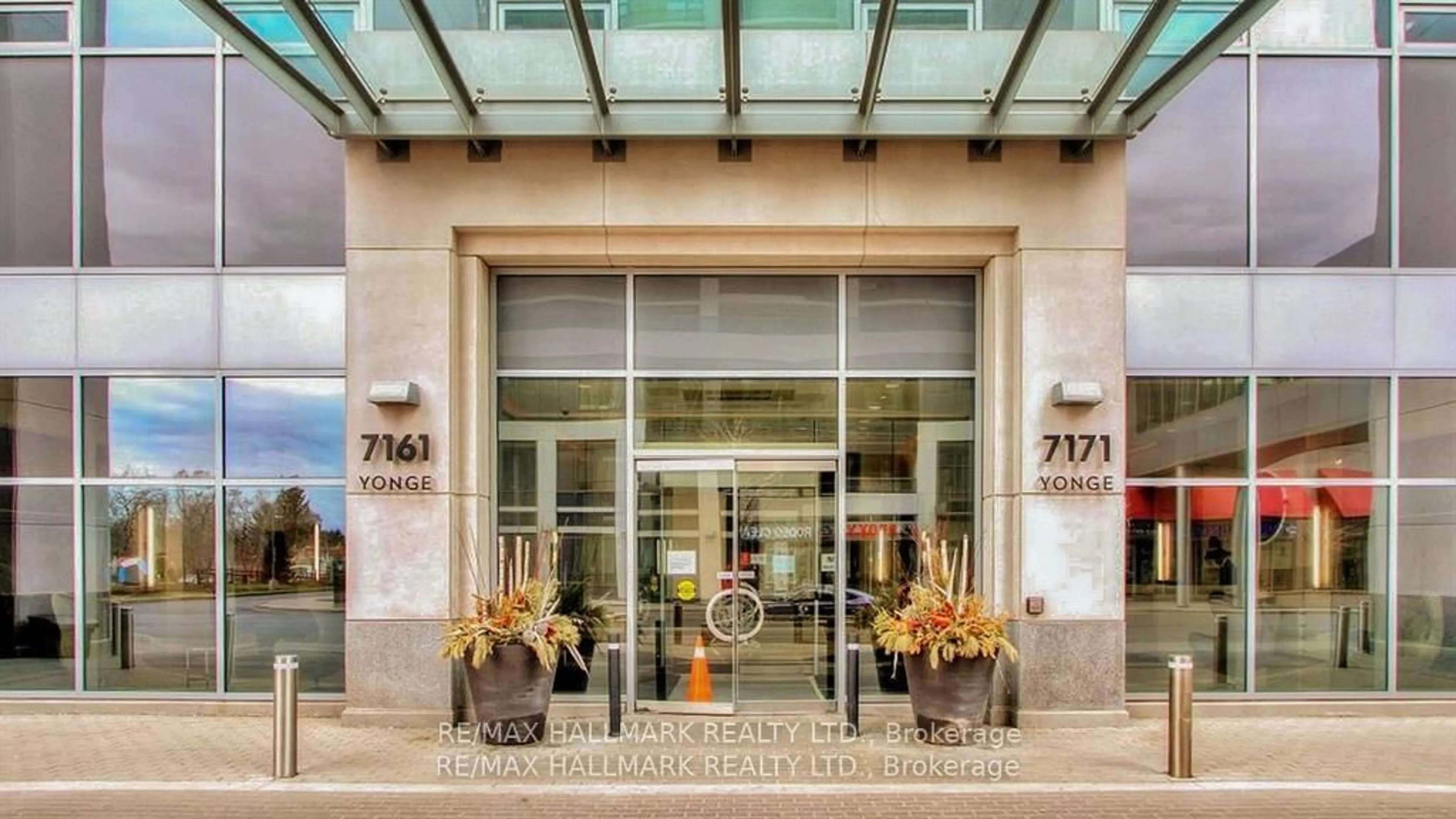 Lobby for 7161 Yonge St #2135, Markham Ontario L3T 0C8