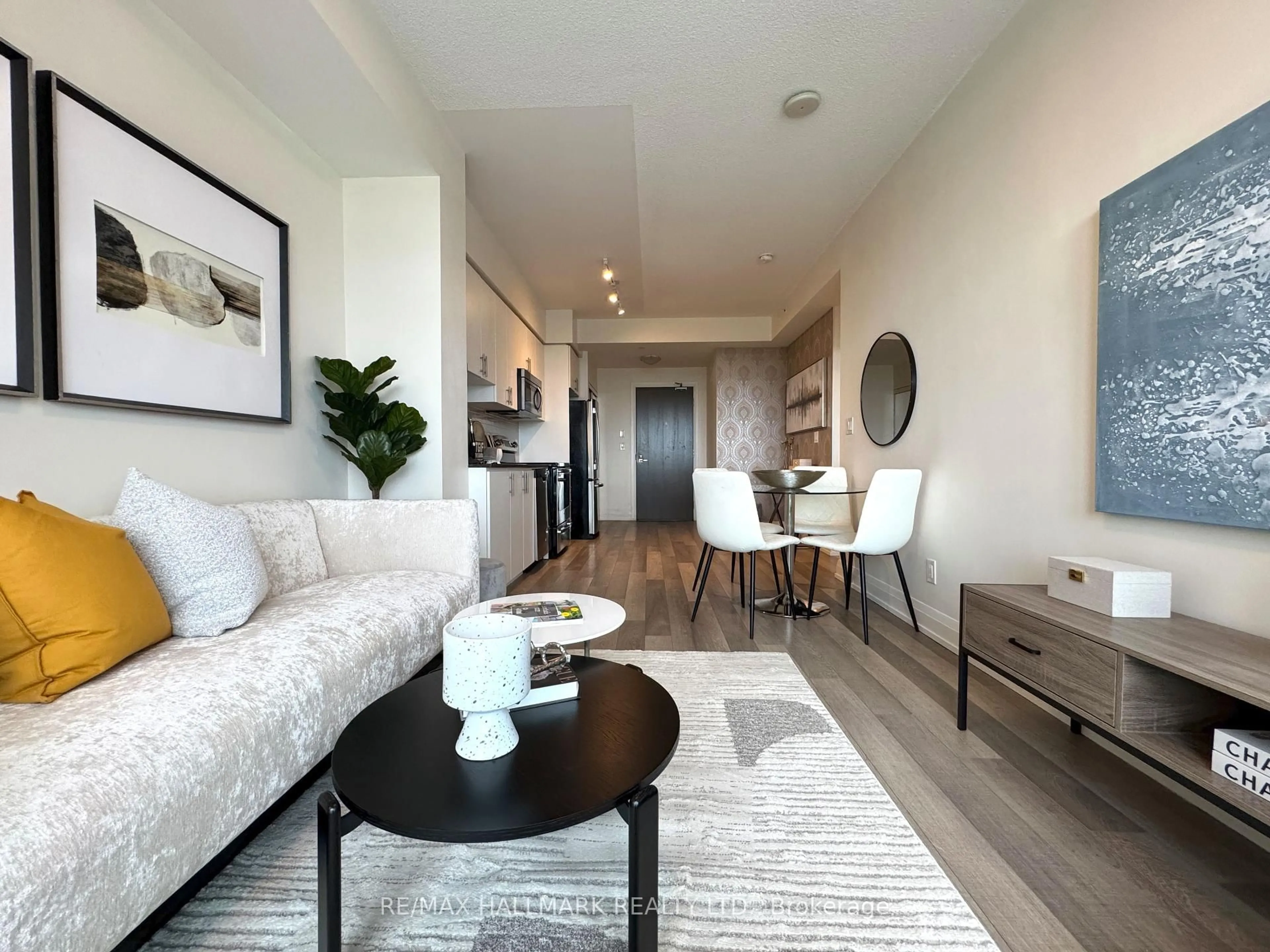 Living room with furniture, wood/laminate floor for 7161 Yonge St #2135, Markham Ontario L3T 0C8