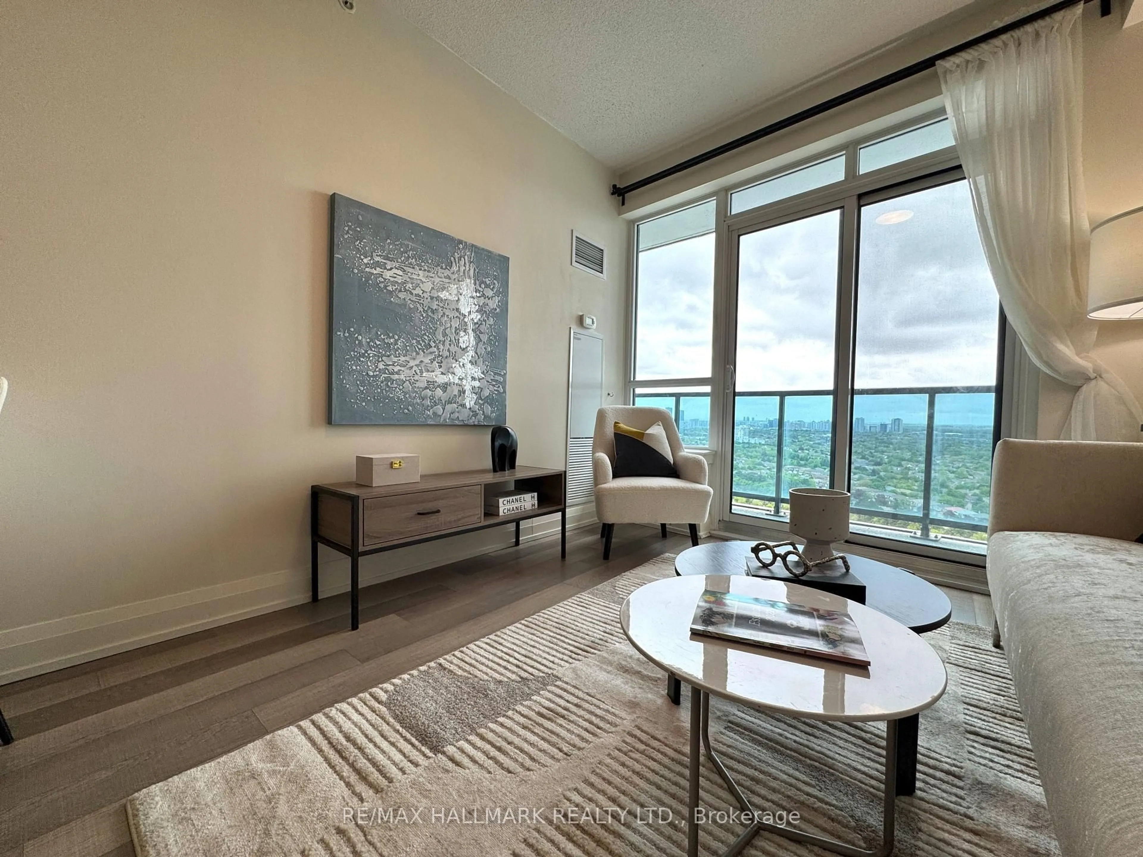 Living room with furniture, unknown for 7161 Yonge St #2135, Markham Ontario L3T 0C8