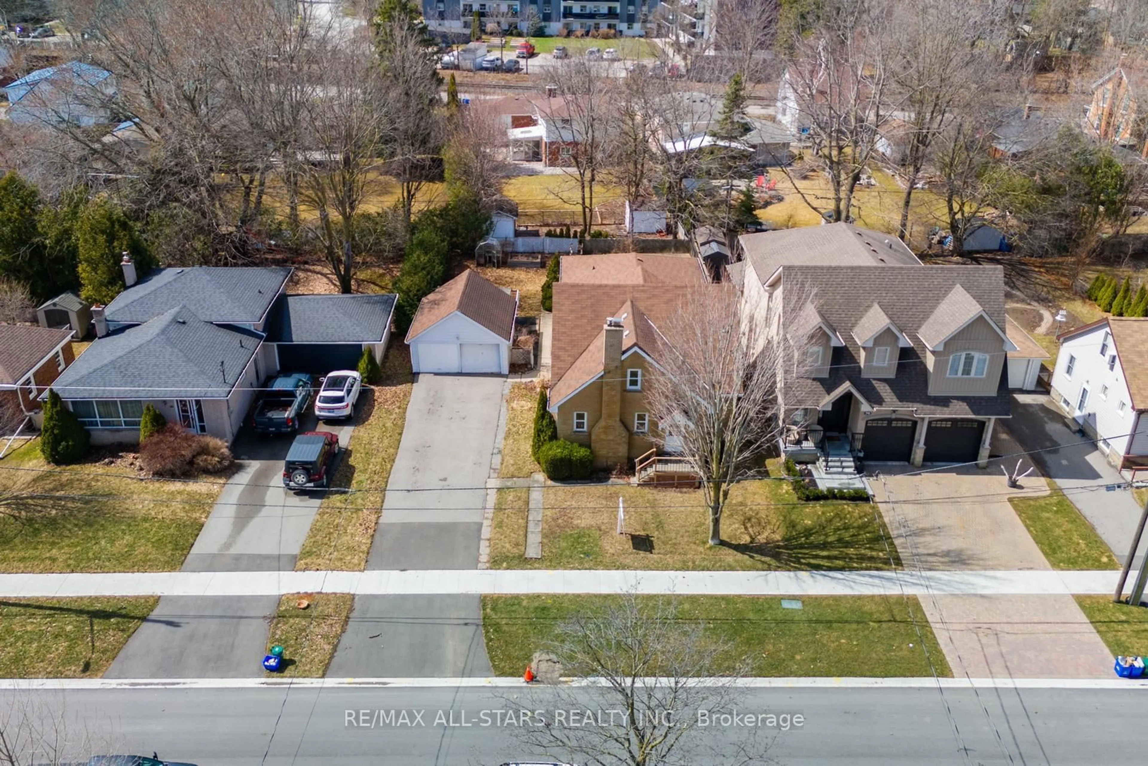 A pic from outside/outdoor area/front of a property/back of a property/a pic from drone, street for 54 Lloyd St, Whitchurch-Stouffville Ontario L4A 4J1
