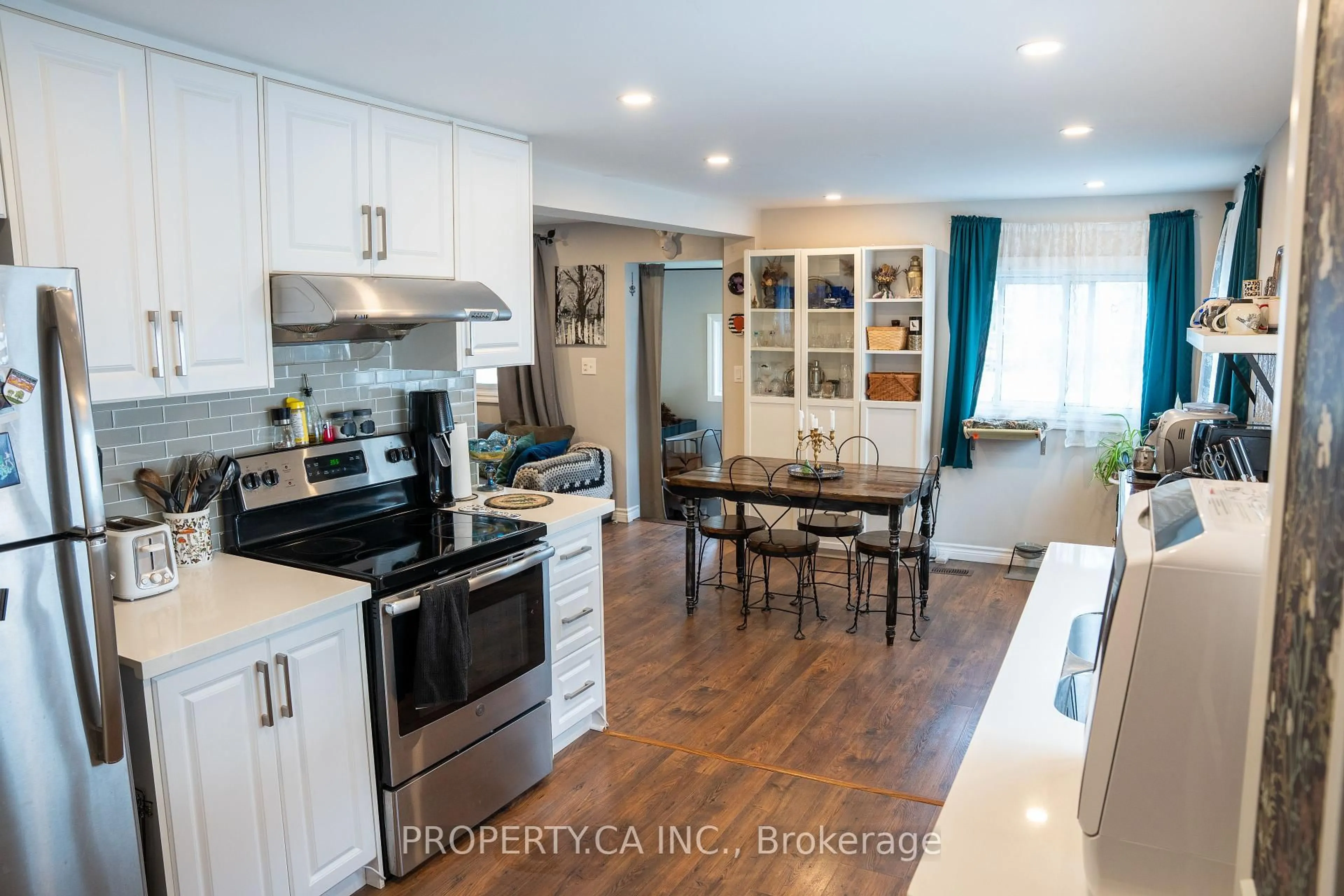 Open concept kitchen, unknown for 323 Pasadena Dr, Georgina Ontario L4P 2Z2