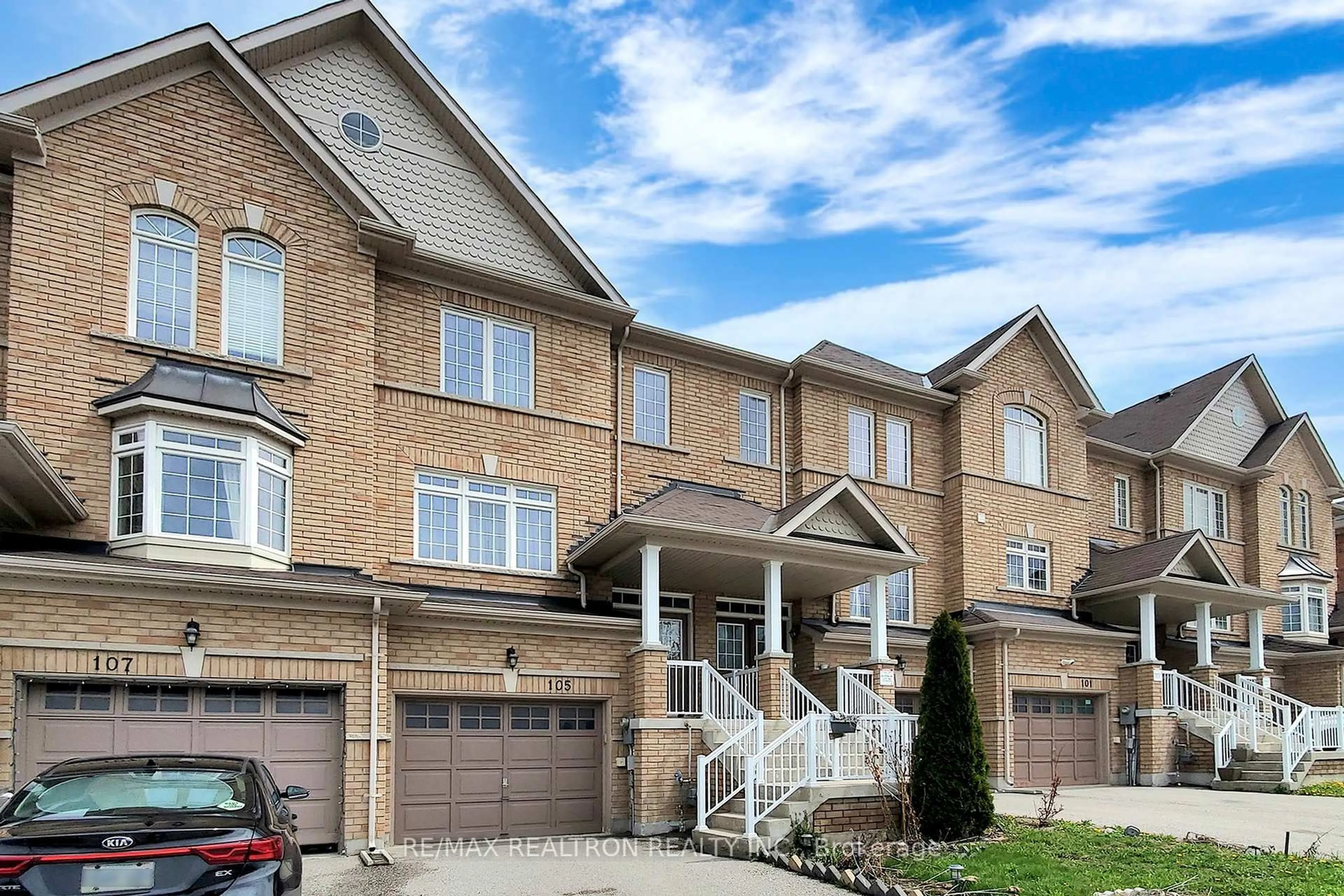 Home with brick exterior material, street for 105 Matthewson Ave, Bradford West Gwillimbury Ontario L3Z 2A5