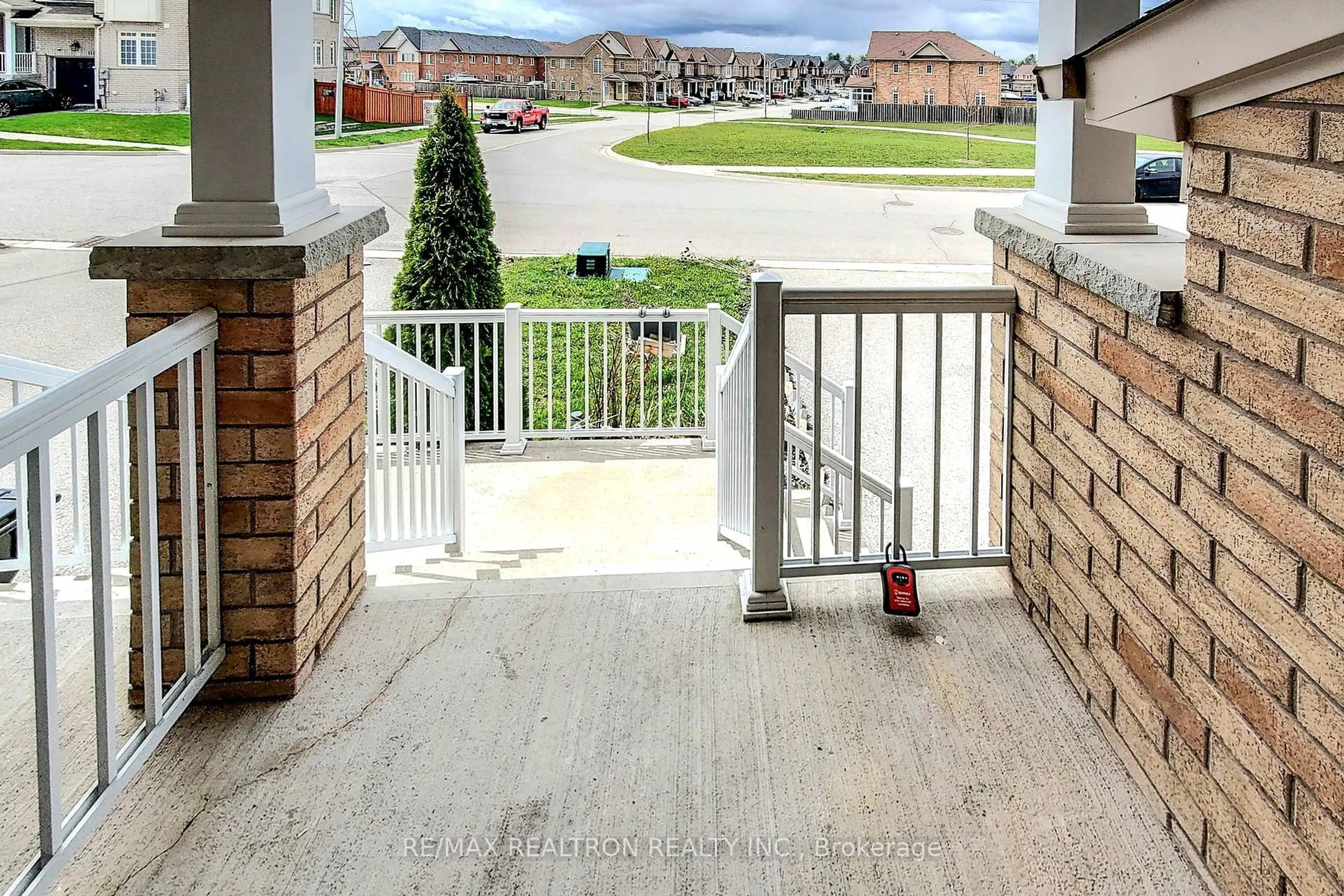 Patio, unknown for 105 Matthewson Ave, Bradford West Gwillimbury Ontario L3Z 2A5