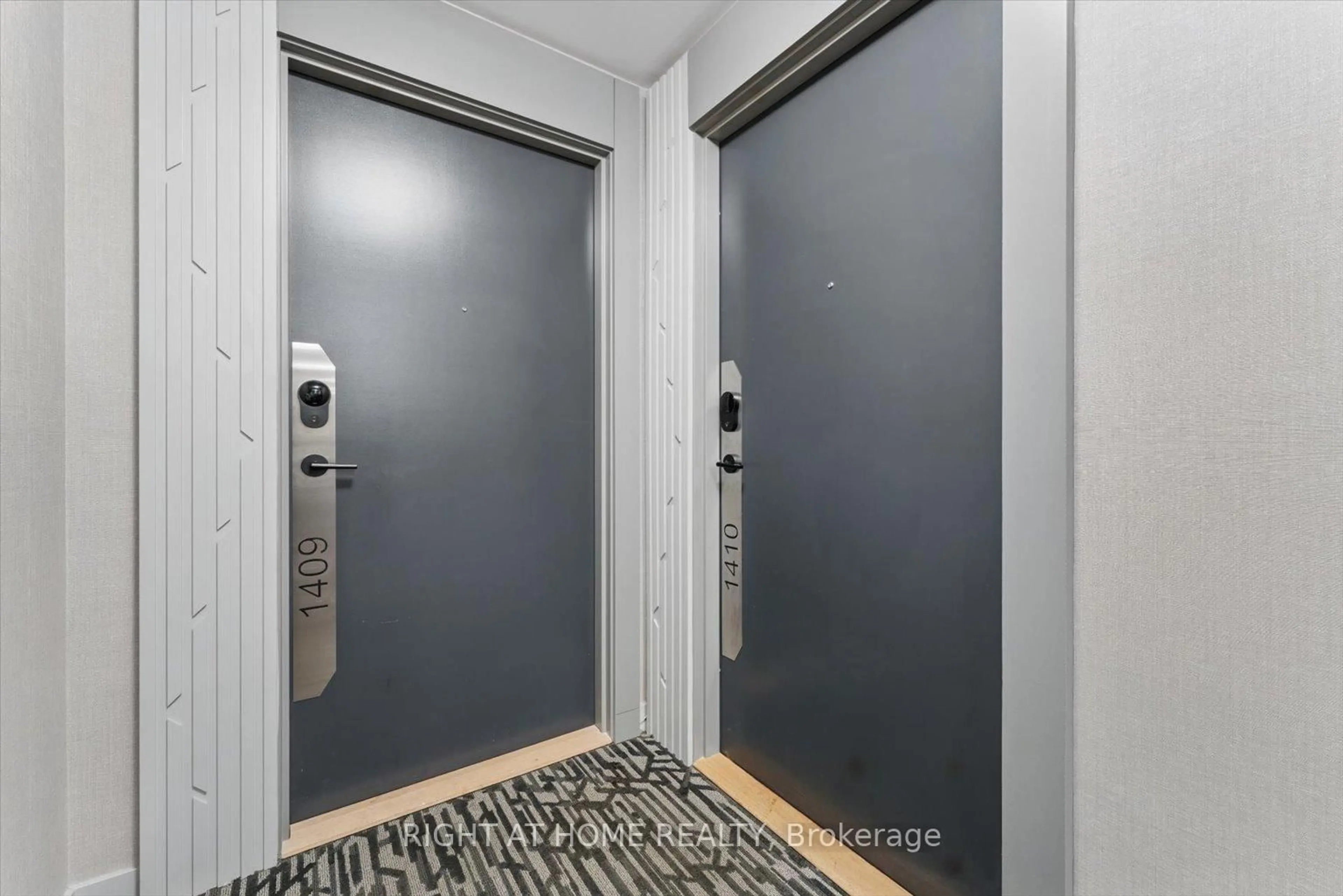 Indoor entryway for 95 Oneida Cres #1410, Richmond Hill Ontario L4B 0H5