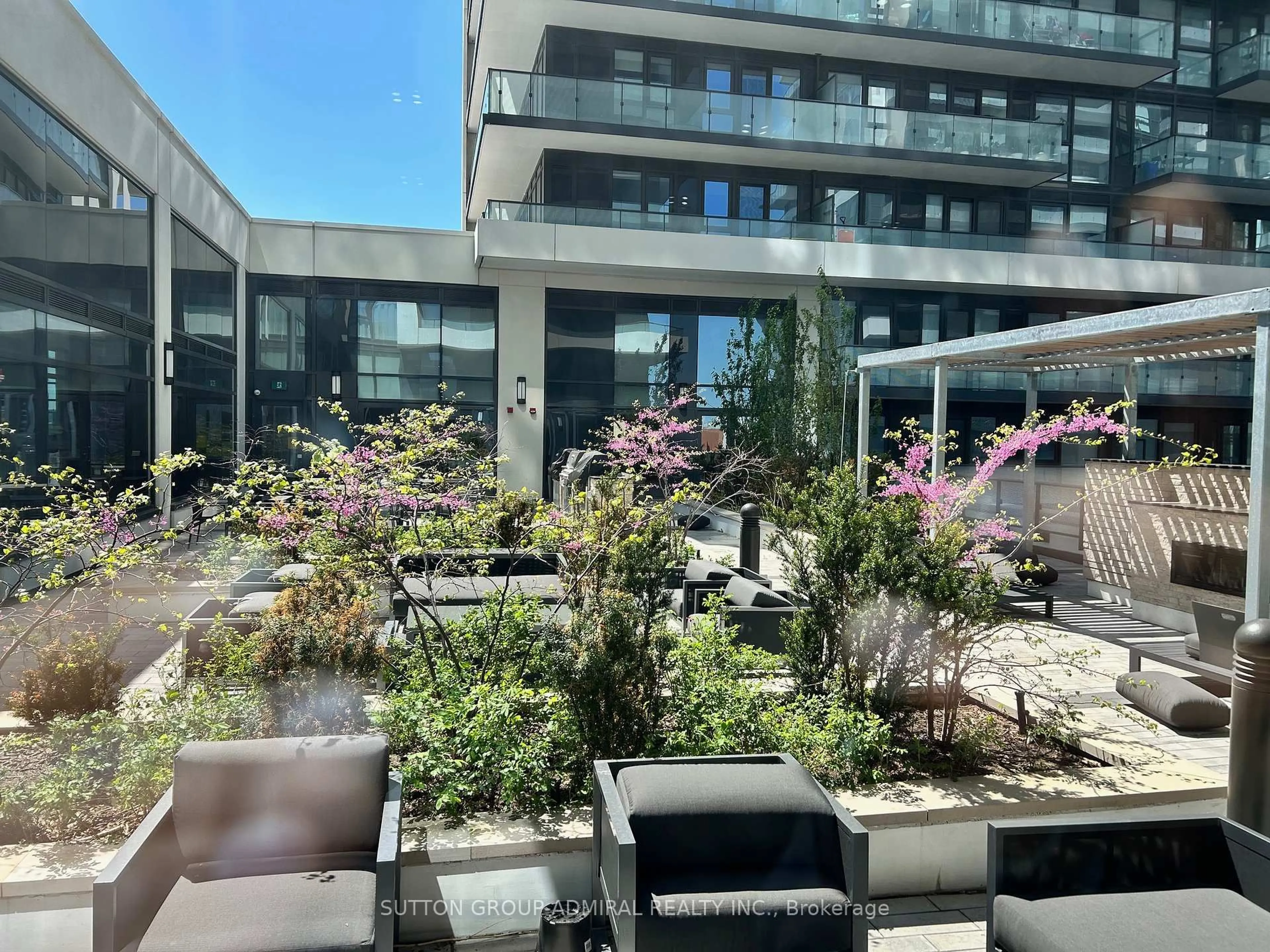 Patio, unknown for 95 Oneida Cres #1406, Richmond Hill Ontario L4B 0H5