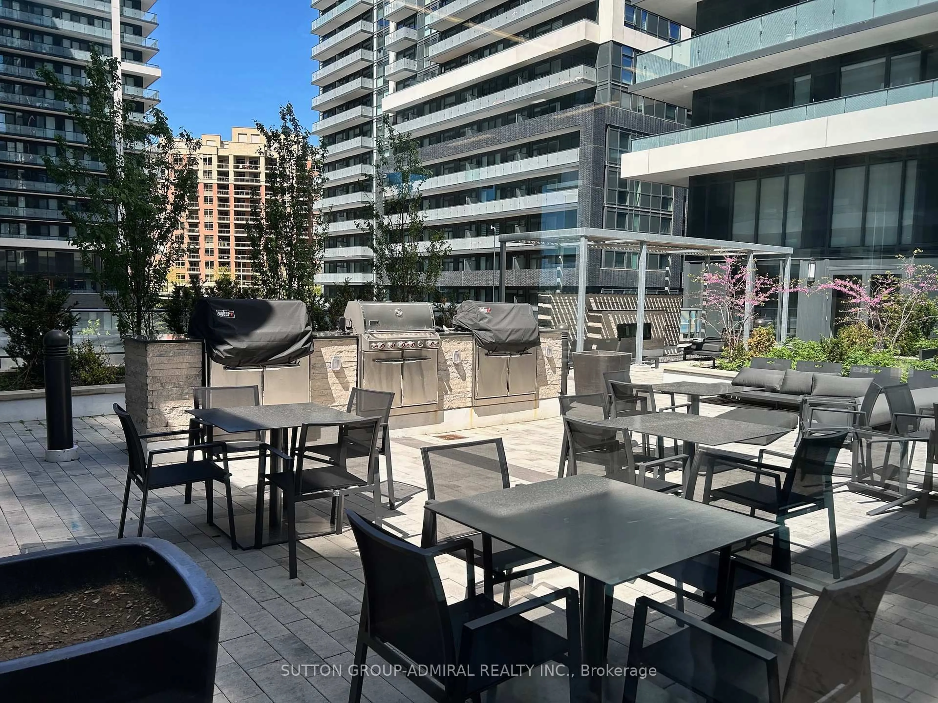Patio, unknown for 95 Oneida Cres #1406, Richmond Hill Ontario L4B 0H5