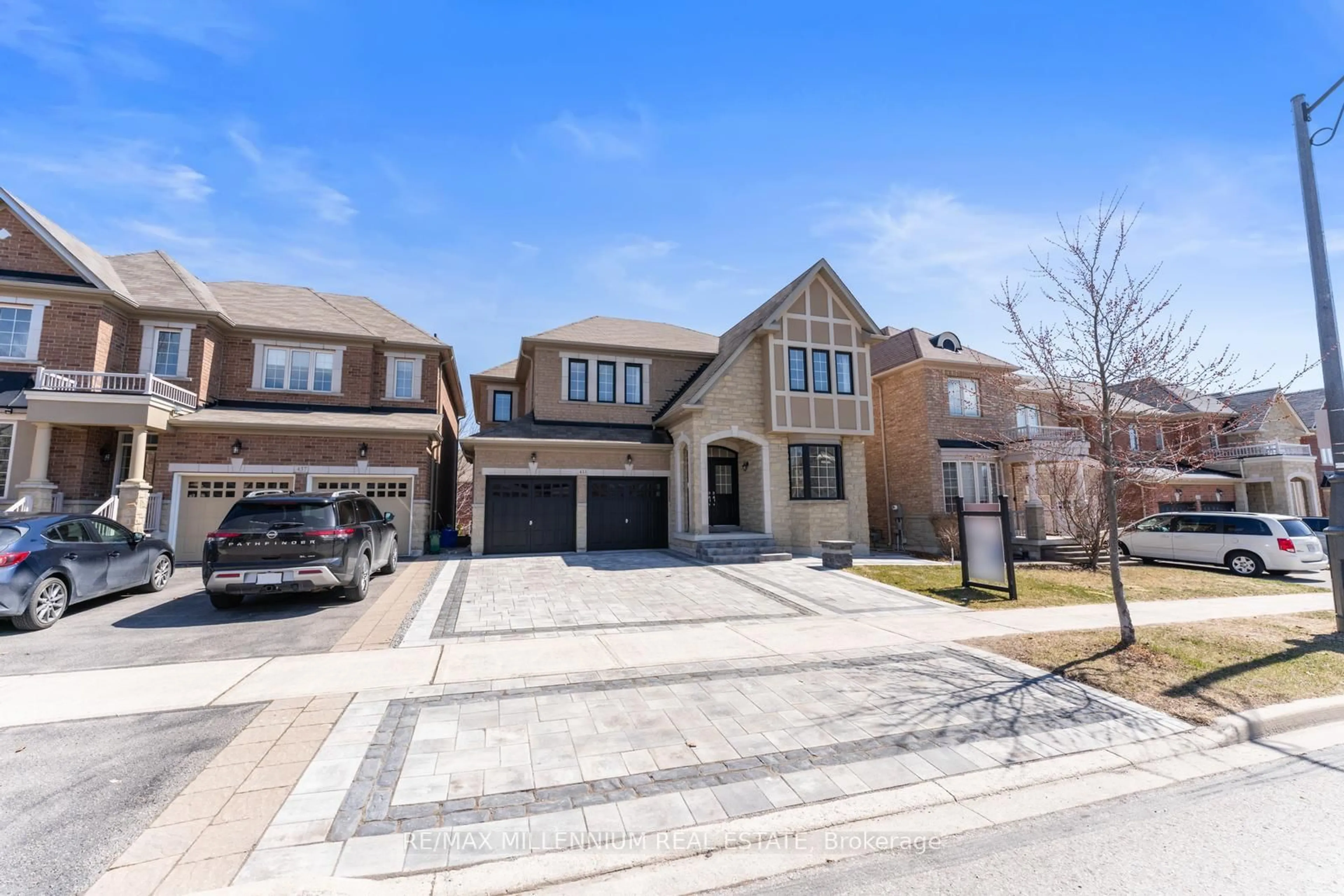 Home with brick exterior material, street for 433 Mavrinac Blvd, Aurora Ontario L4G 0J8