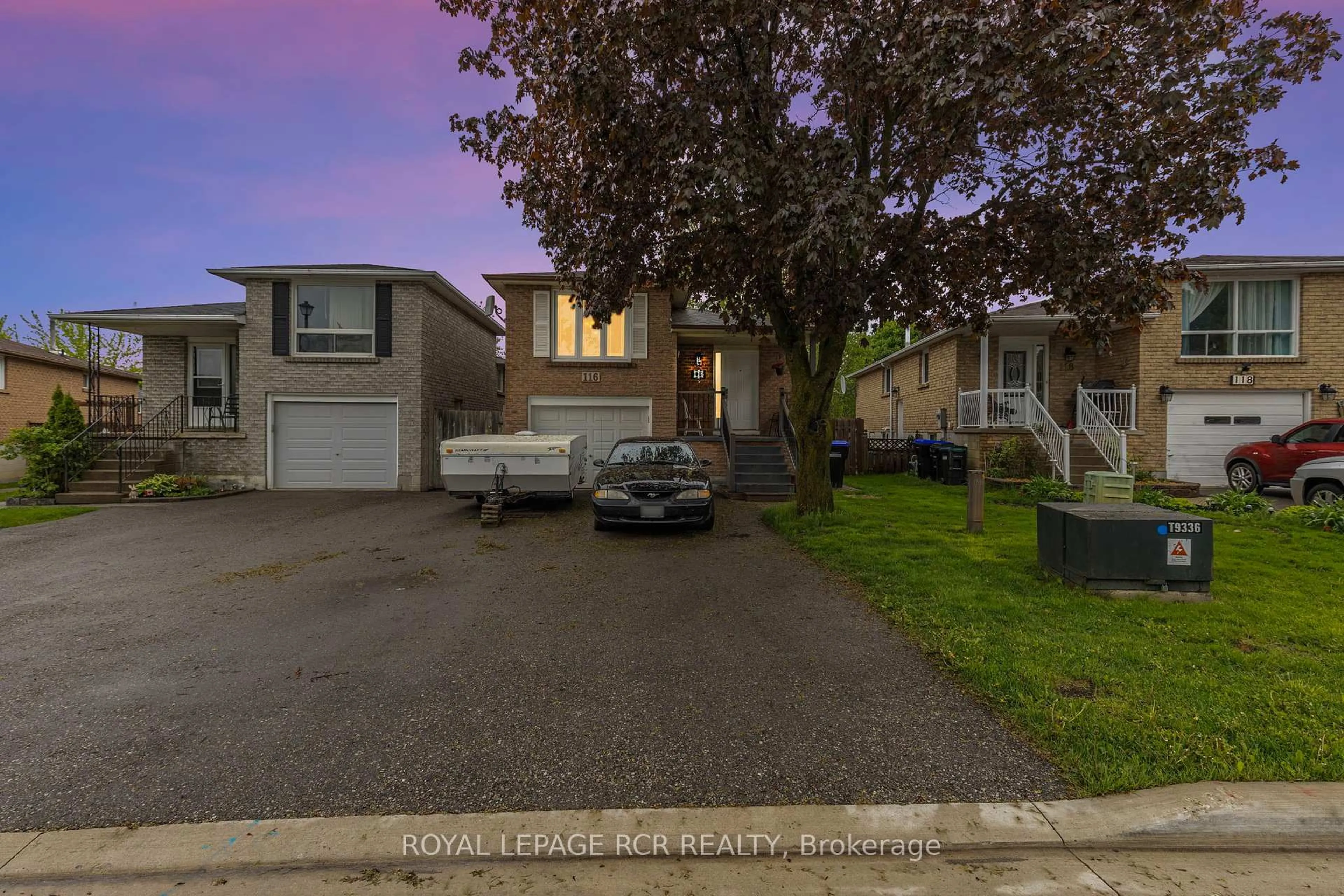 A pic from outside/outdoor area/front of a property/back of a property/a pic from drone, street for 116 Zima Cres, Bradford West Gwillimbury Ontario L3Z 2E4