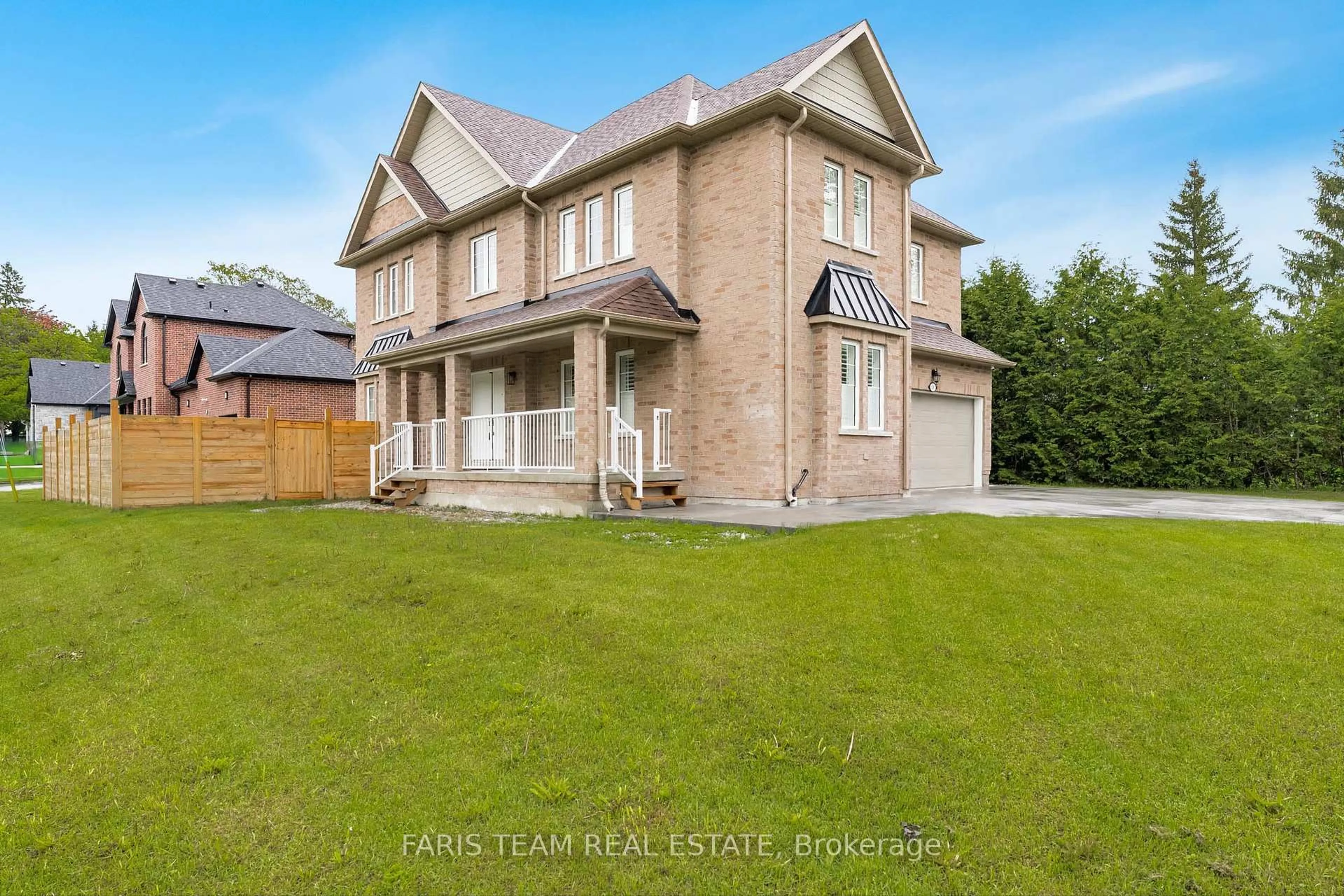 A pic from outside/outdoor area/front of a property/back of a property/a pic from drone, street for 3B George St, Innisfil Ontario L0L 1L0