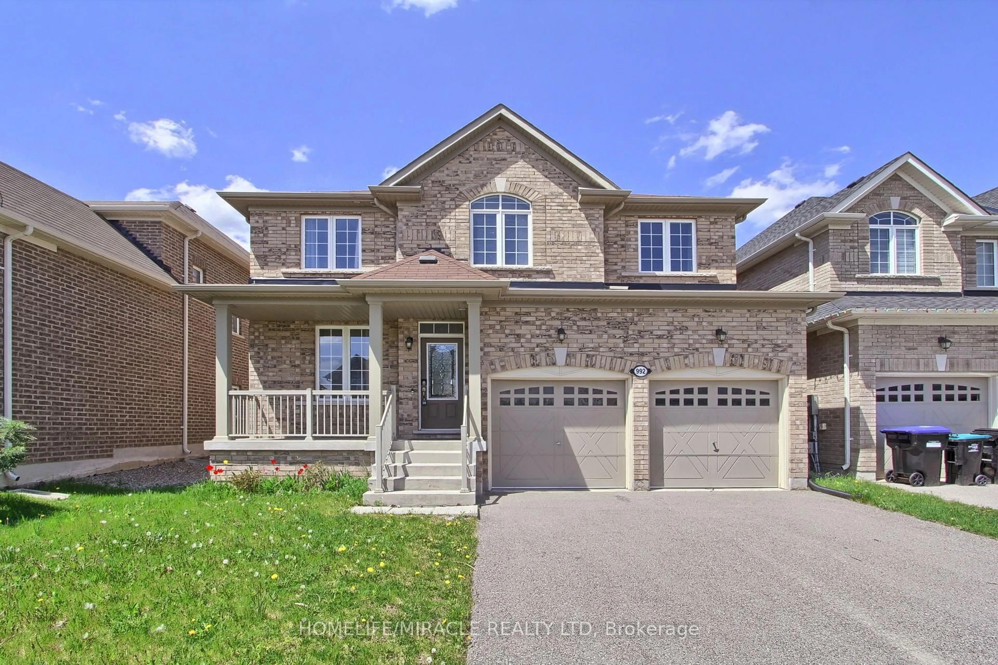 Home with brick exterior material, street for 992 Green St, Innisfil Ontario L0L 1W0