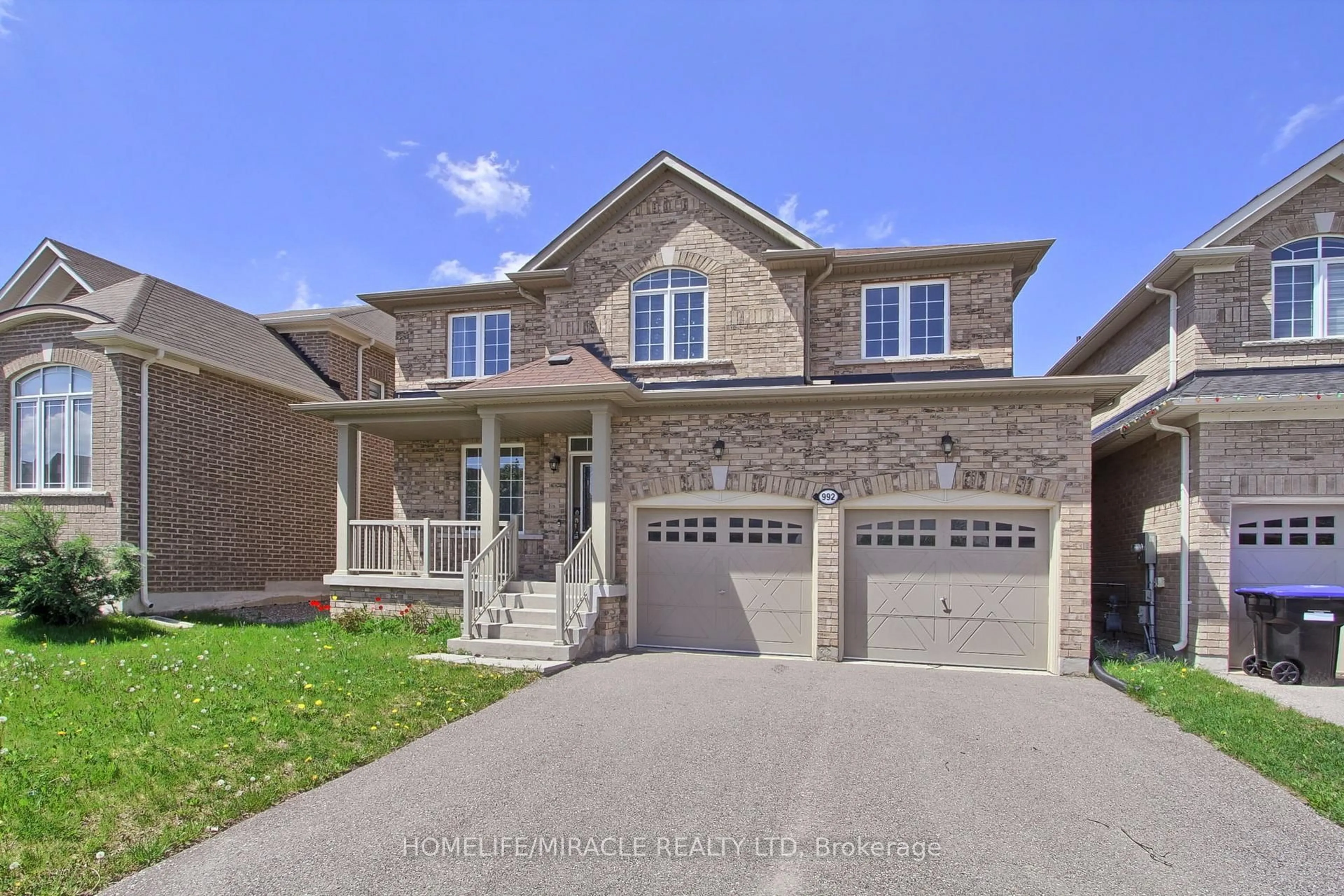 Home with brick exterior material, street for 992 Green St, Innisfil Ontario L0L 1W0