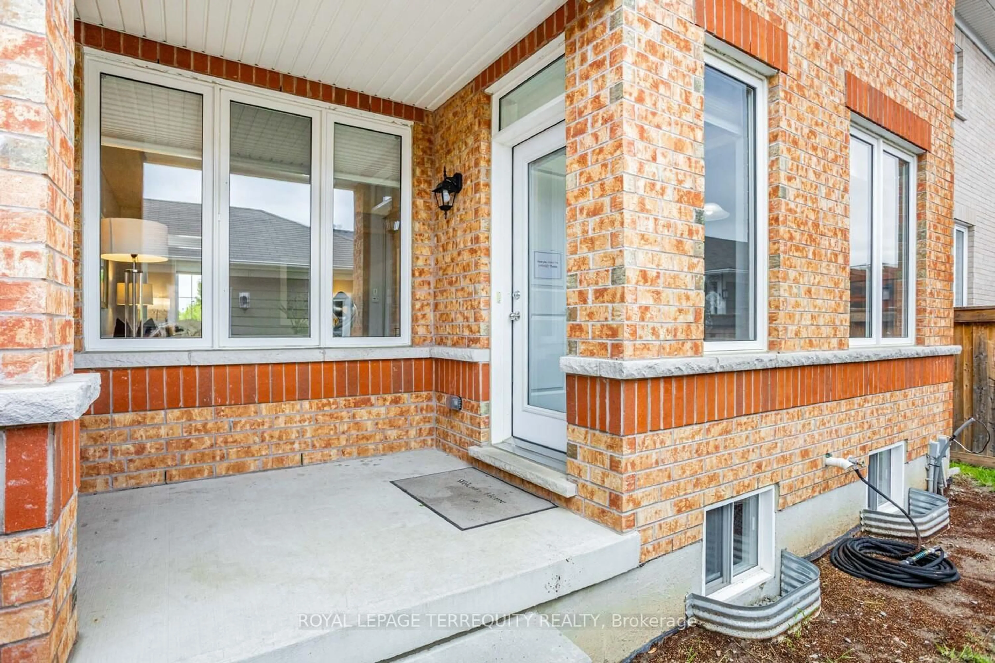 Unknown for 207 Almira Ave, Markham Ontario L6B 1C9