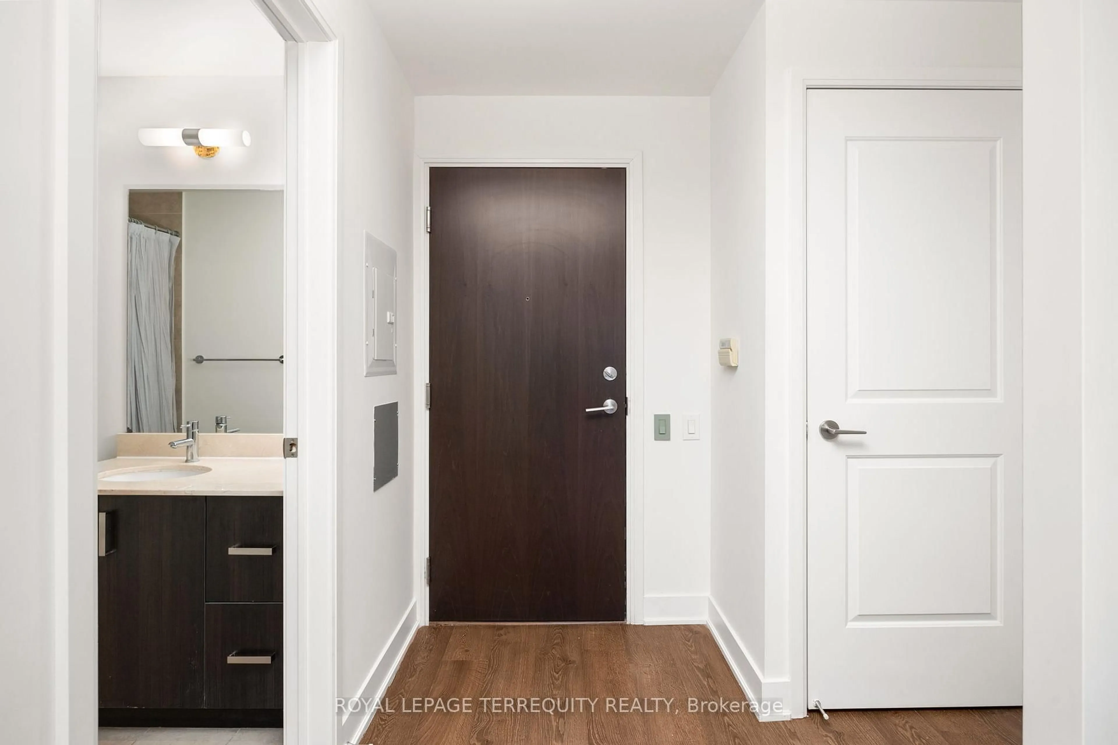 Indoor entryway for 7608 Yonge St #614, Vaughan Ontario L4J 0J5