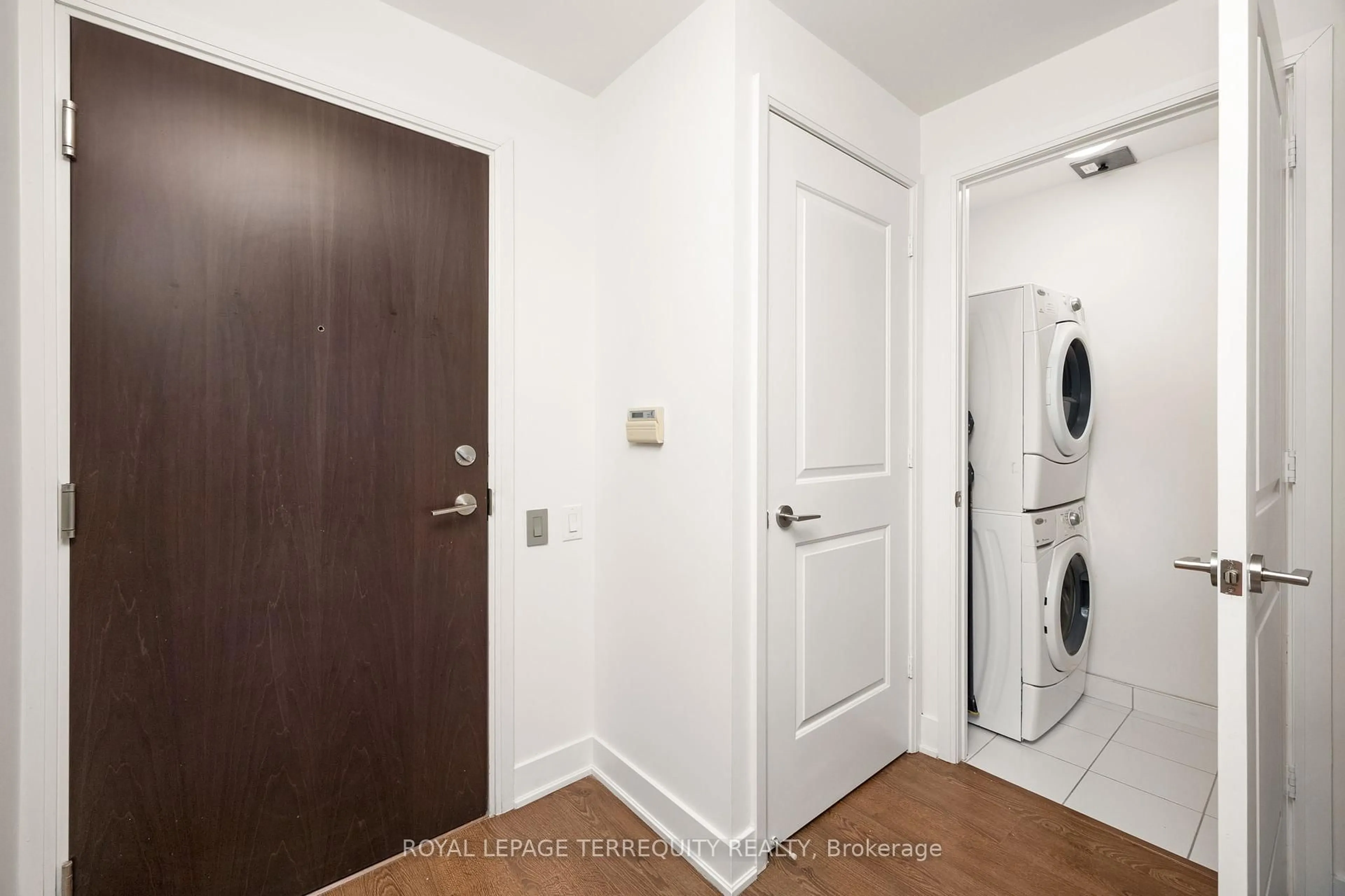 Indoor entryway for 7608 Yonge St #614, Vaughan Ontario L4J 0J5