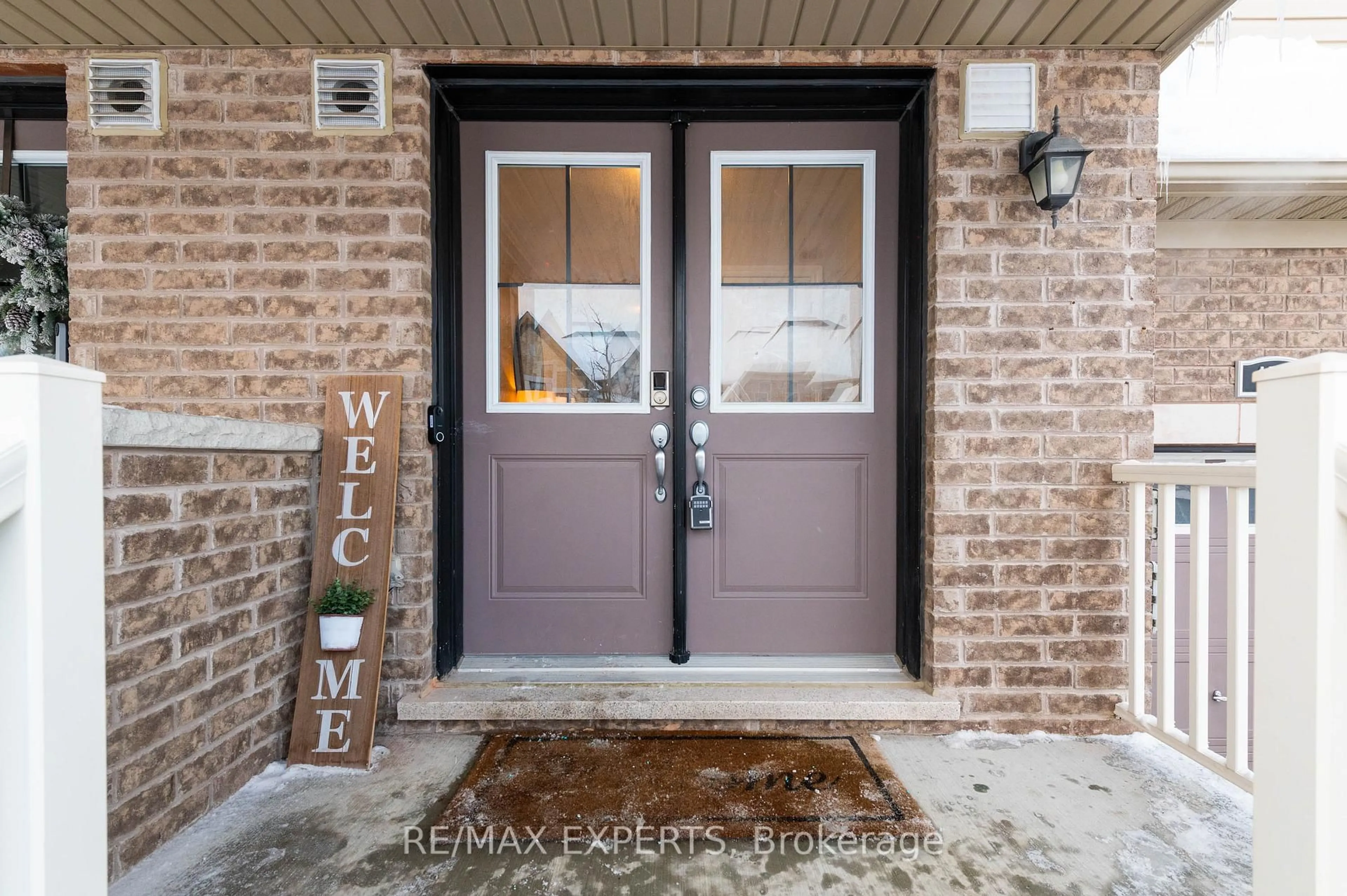 Indoor entryway for 136 Alvin Pegg Dr, East Gwillimbury Ontario L9N 0R7