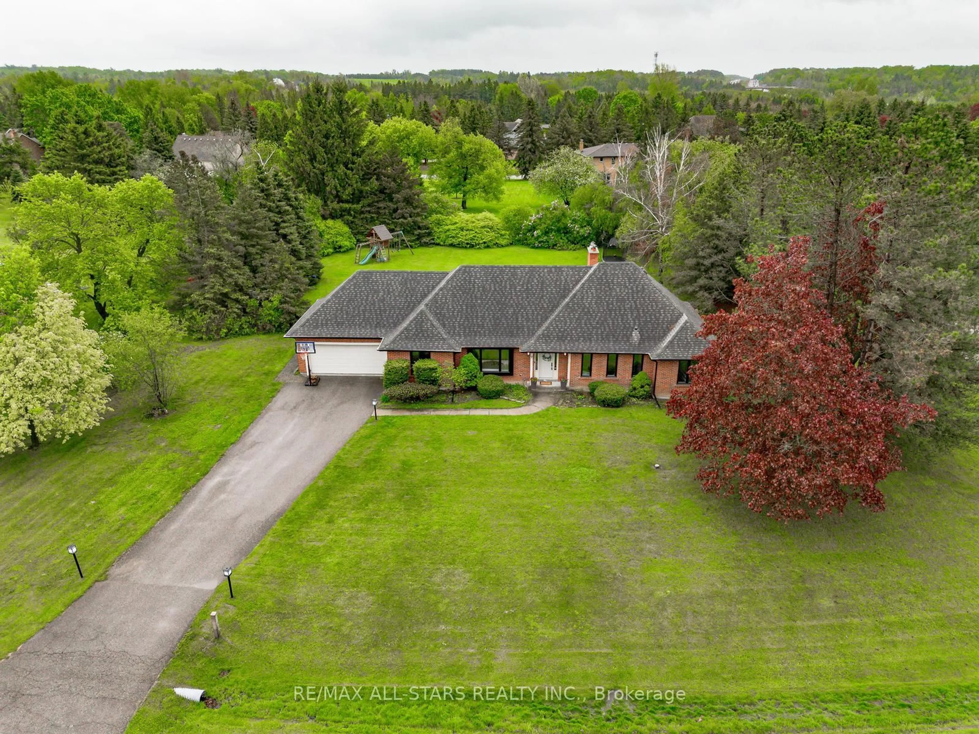A pic from outside/outdoor area/front of a property/back of a property/a pic from drone, street for 7 Marilyn Ave, Whitchurch-Stouffville Ontario L0H 1G0