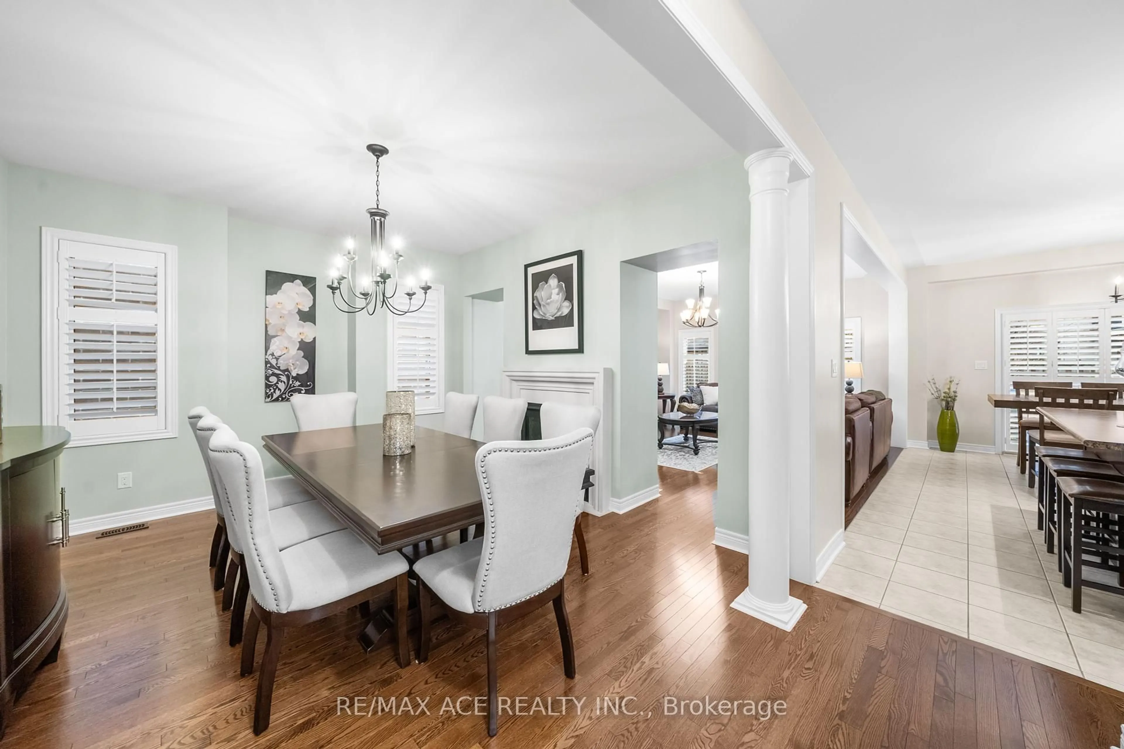 Dining room, wood/laminate floor for 224 Frederick Curran Lane, Newmarket Ontario L3X 0B9