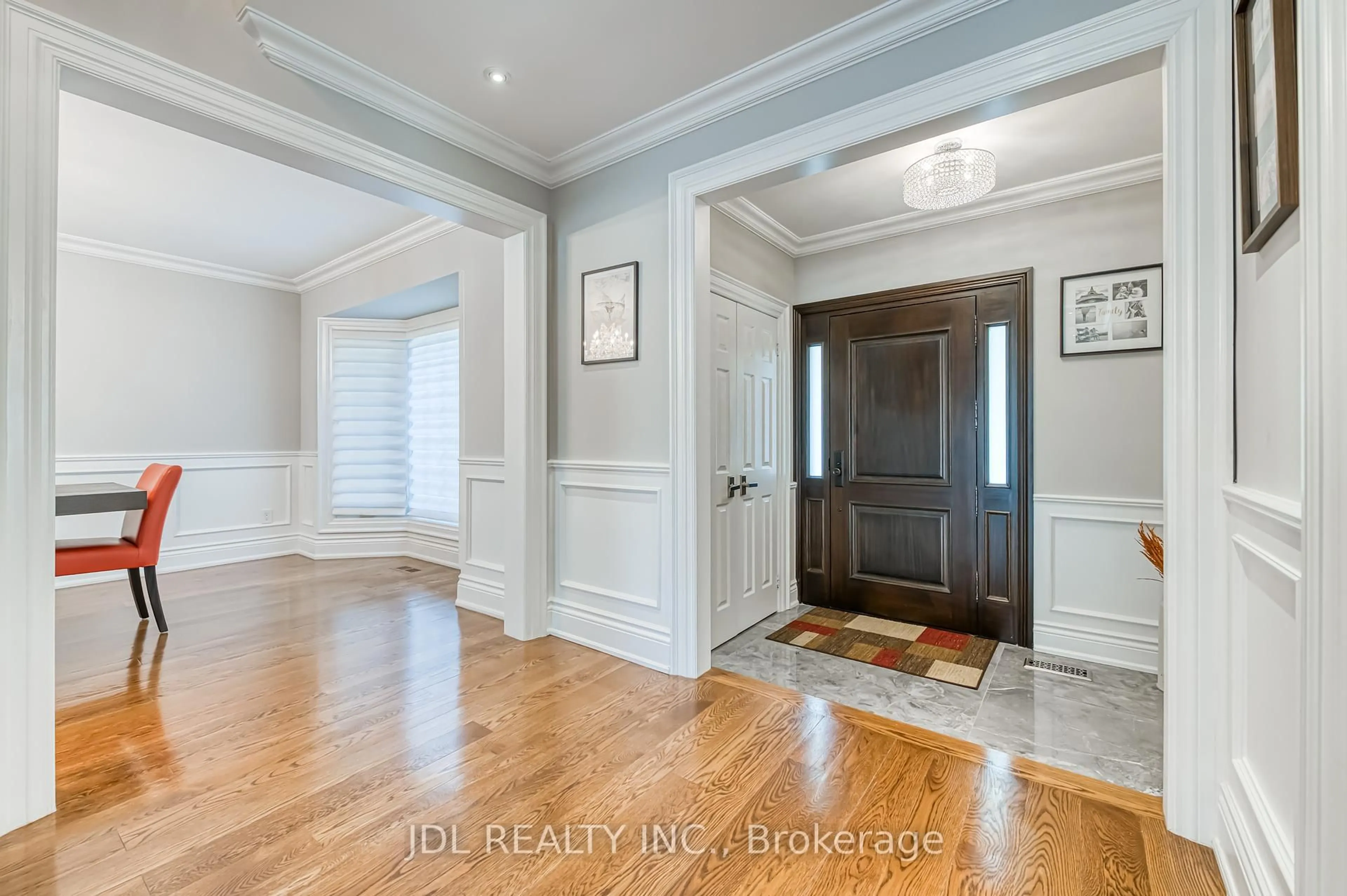 Indoor entryway for 11 Heatherwood Cres, Markham Ontario L3R 8X3