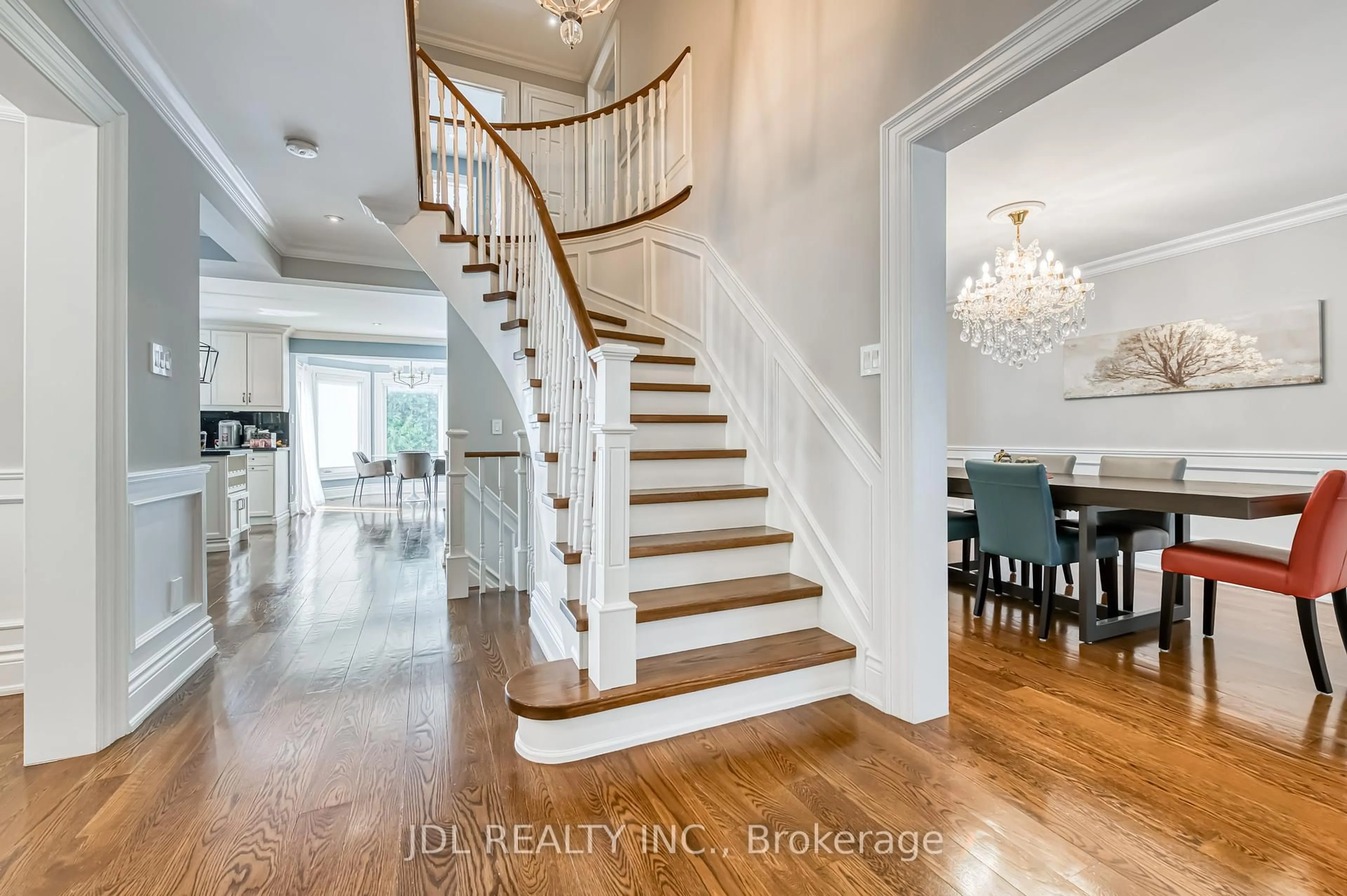 Indoor entryway for 11 Heatherwood Cres, Markham Ontario L3R 8X3