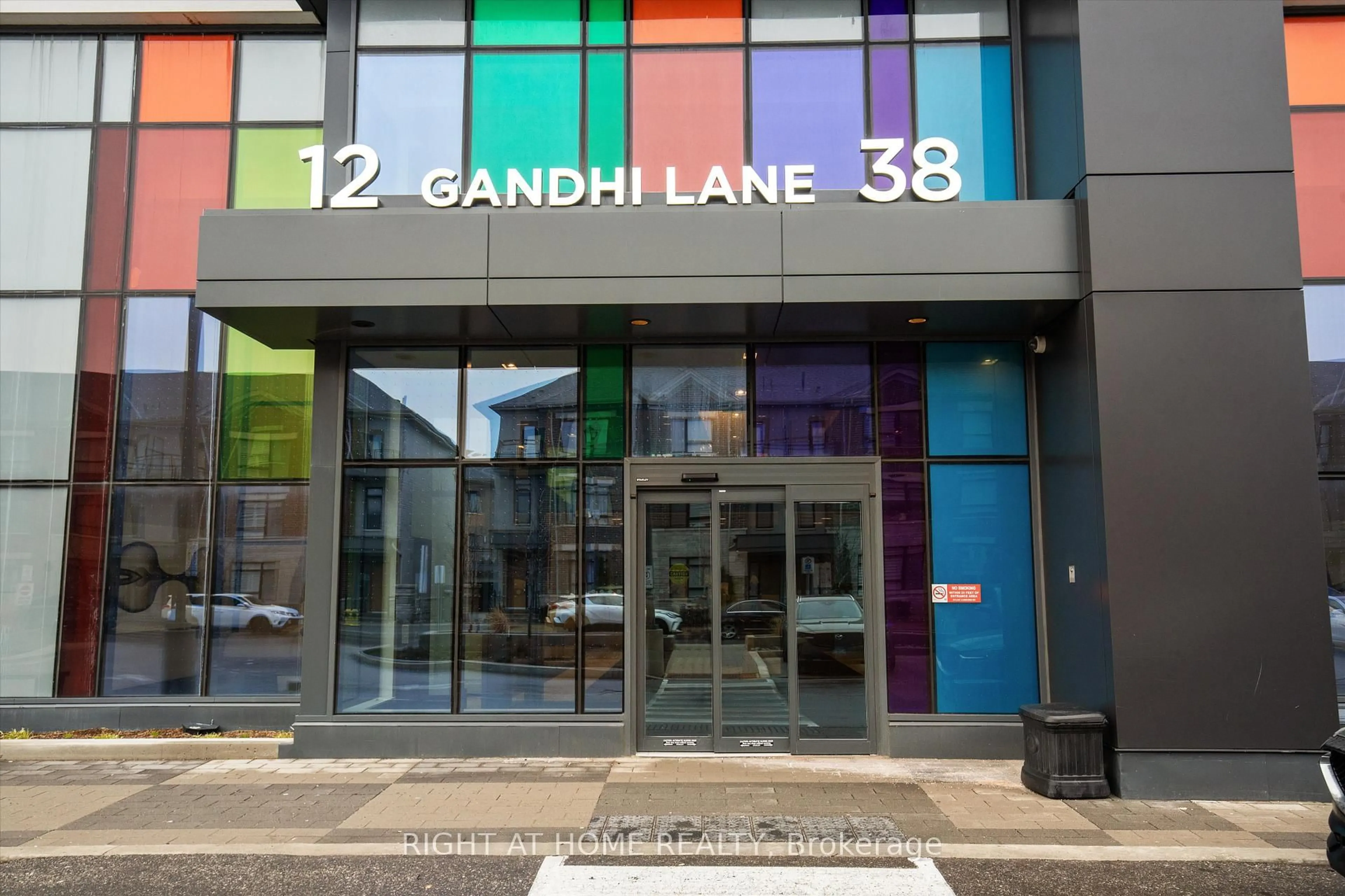 Indoor foyer for 38 Gandhi Lane #1010, Markham Ontario L3T 0G9