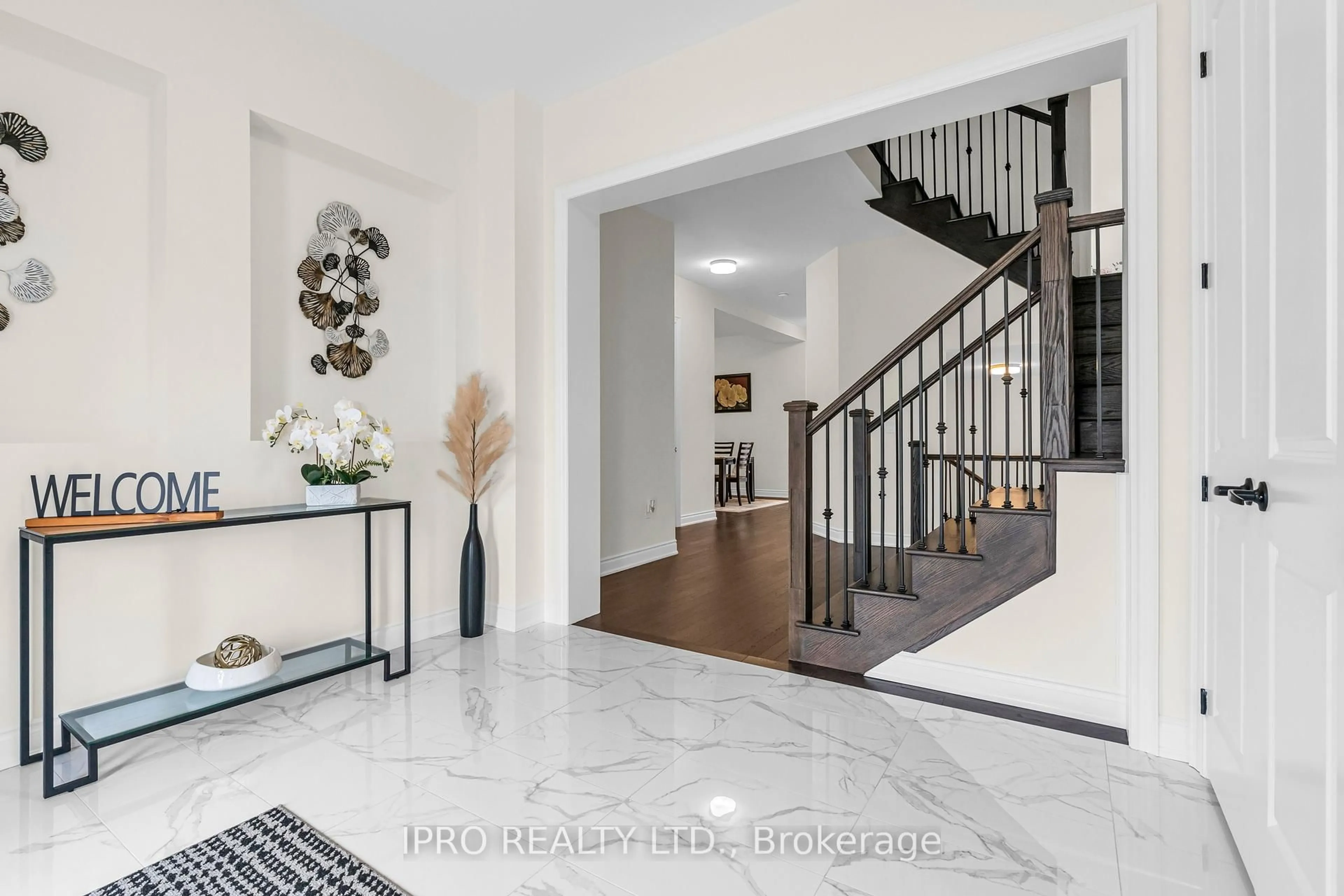 Indoor entryway for 1341 Blackmore St, Innisfil Ontario L9S 0P2