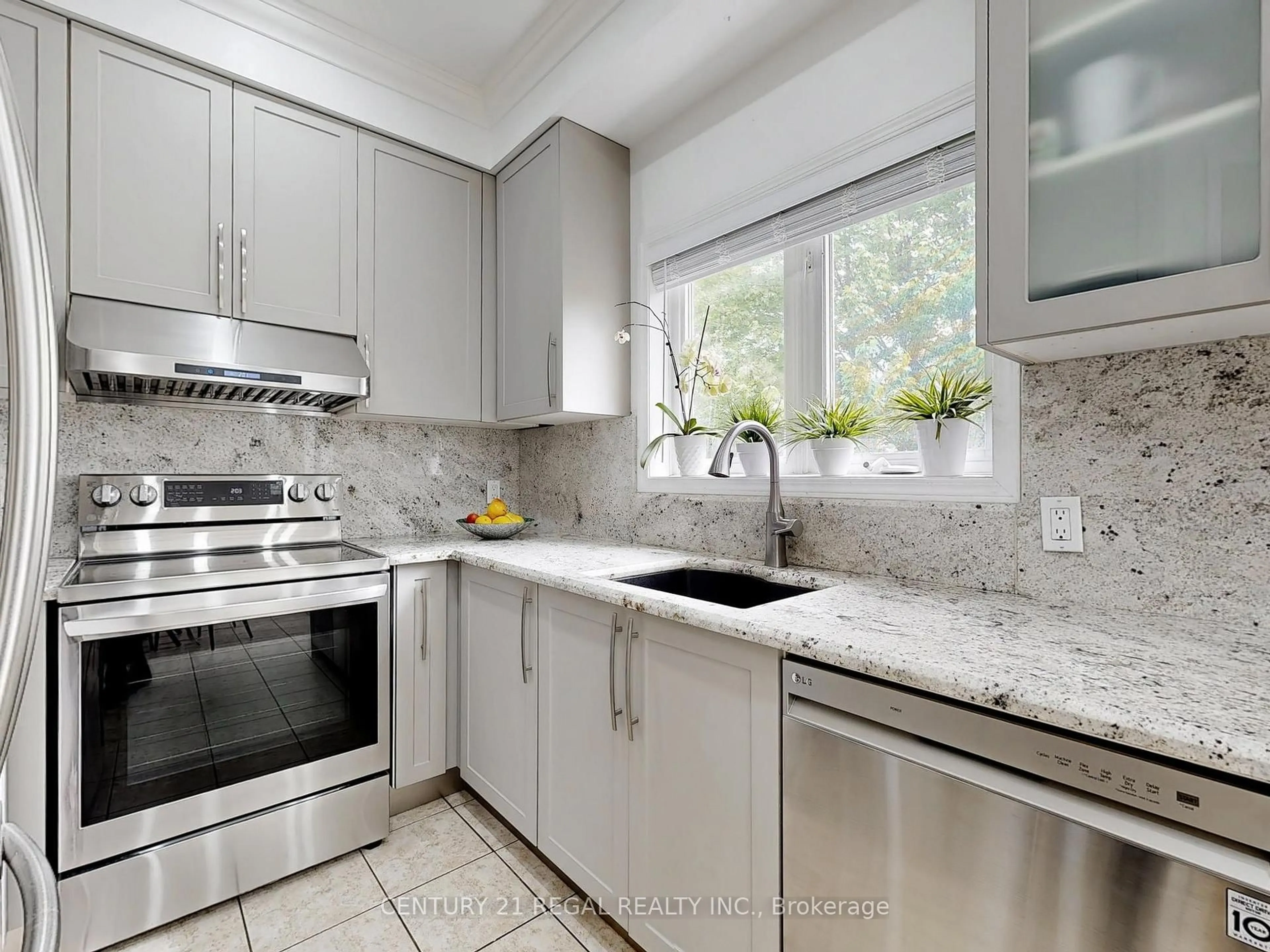 Contemporary kitchen, ceramic/tile floor for 100 Elgin Mills Rd #7, Richmond Hill Ontario L4C 0R6