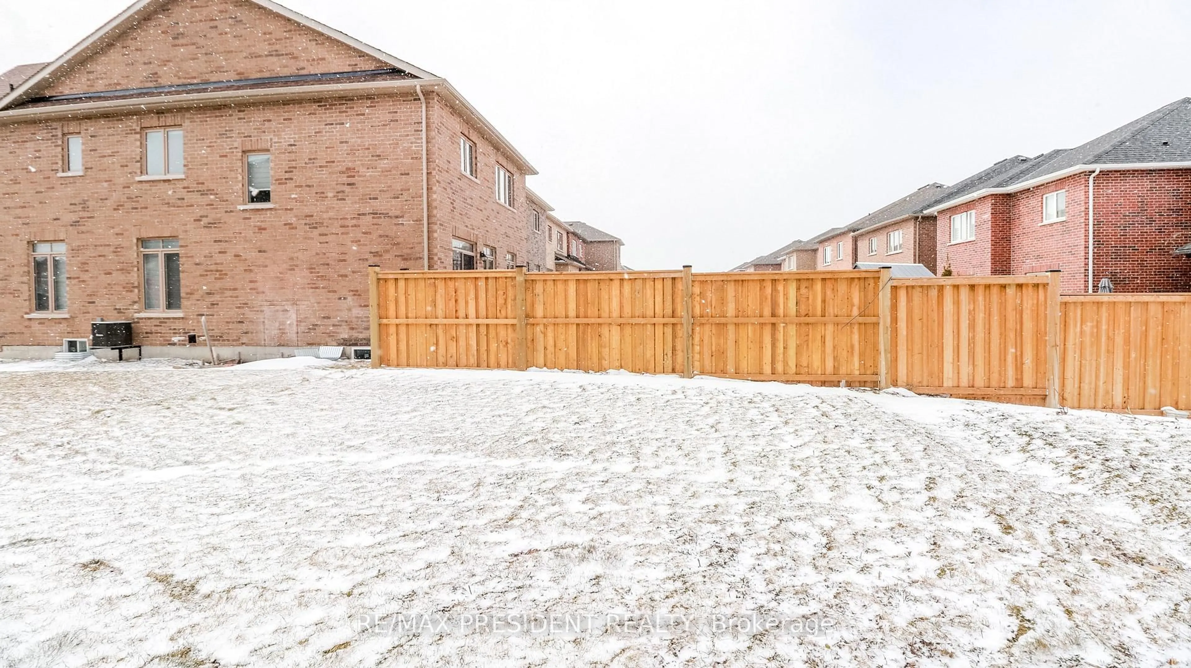 Patio, street for 2214 Lozenby St, Innisfil Ontario L9S 0M9