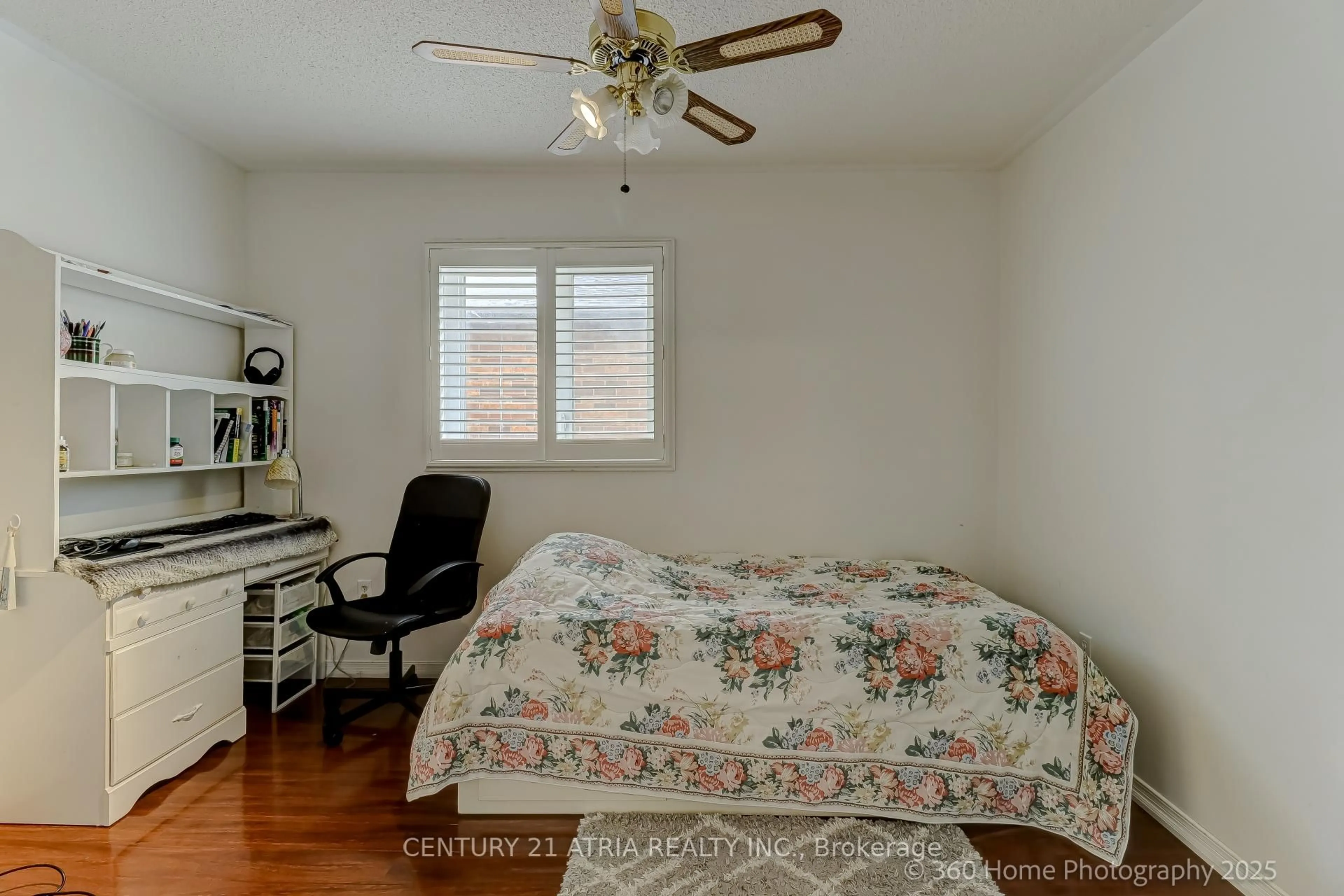 A pic of a room for 576 Pinder Ave, Newmarket Ontario L3X 2A3