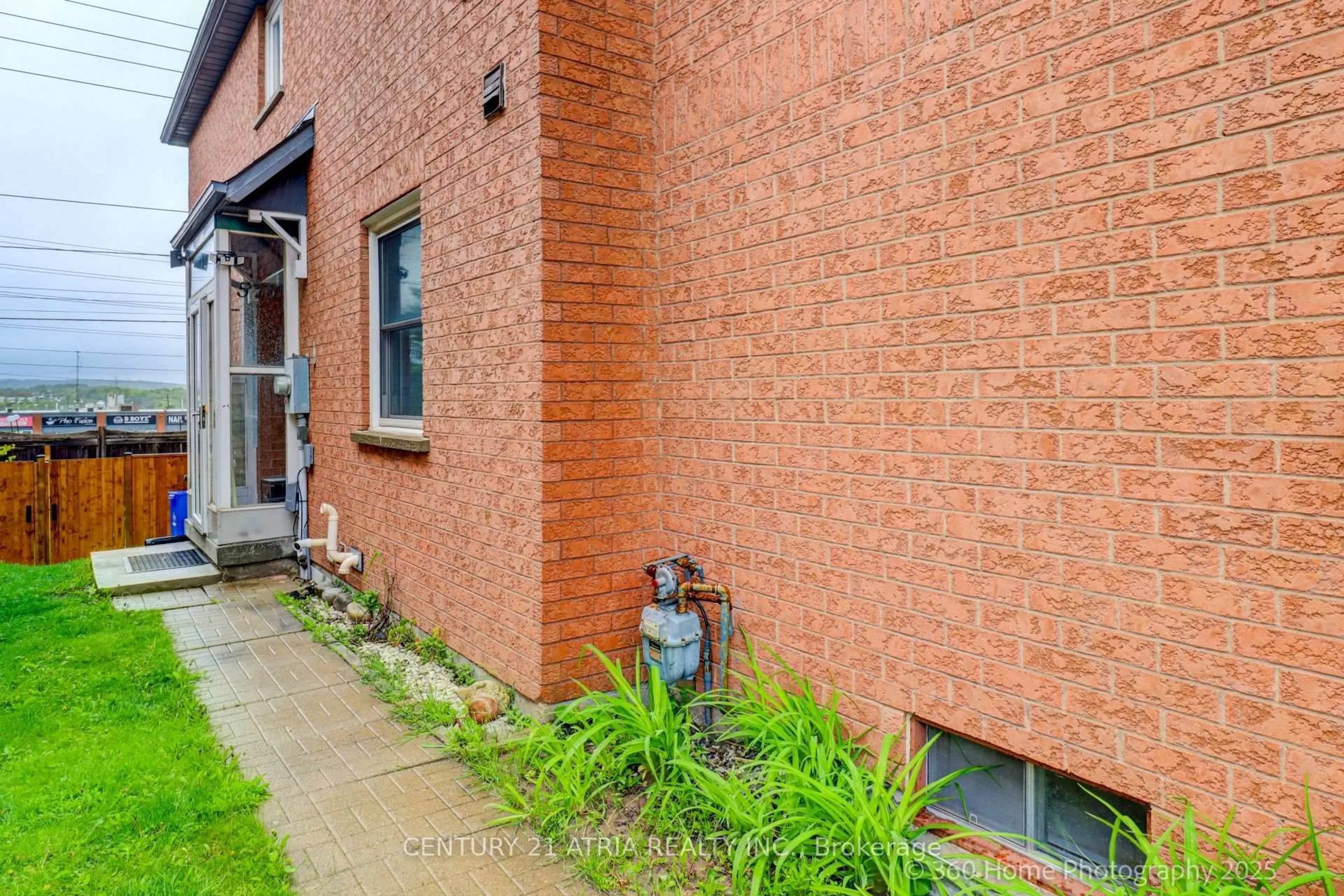 Unknown for 576 Pinder Ave, Newmarket Ontario L3X 2A3