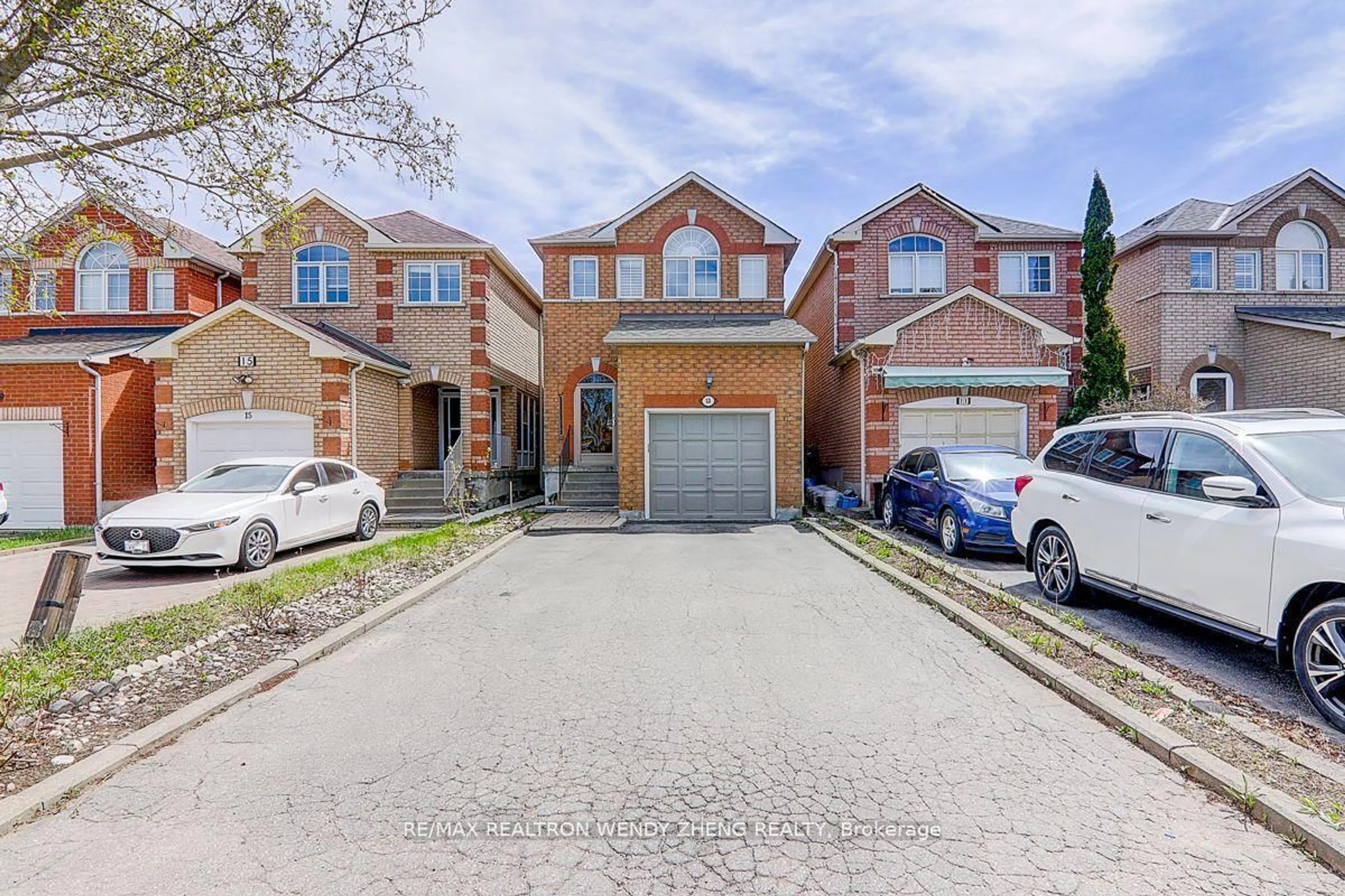 A pic from outside/outdoor area/front of a property/back of a property/a pic from drone, street for 13 Apollo Rd, Markham Ontario L3S 4G8