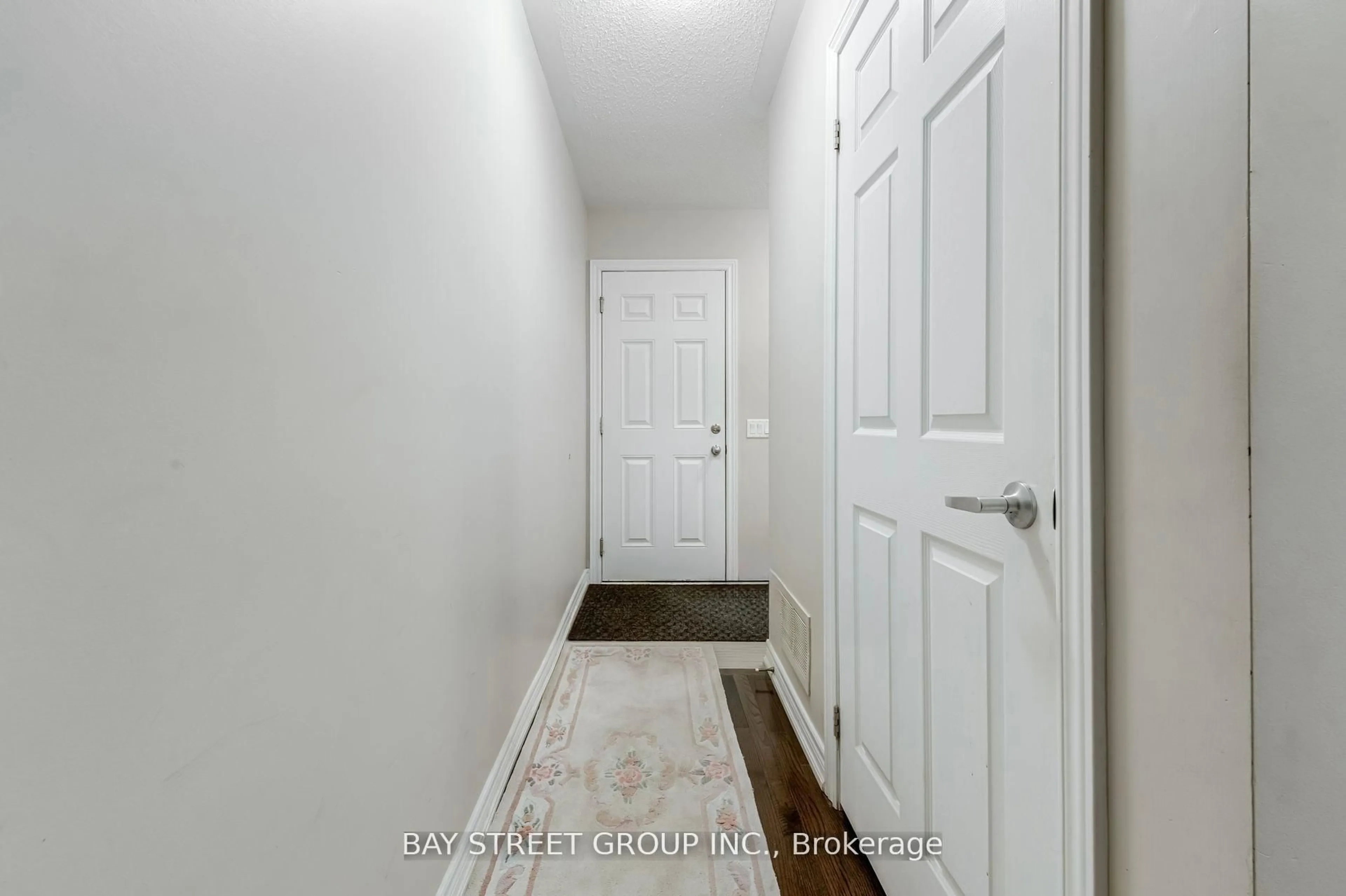 Indoor entryway for 9958 Mccowan Rd, Markham Ontario L3P 3J3