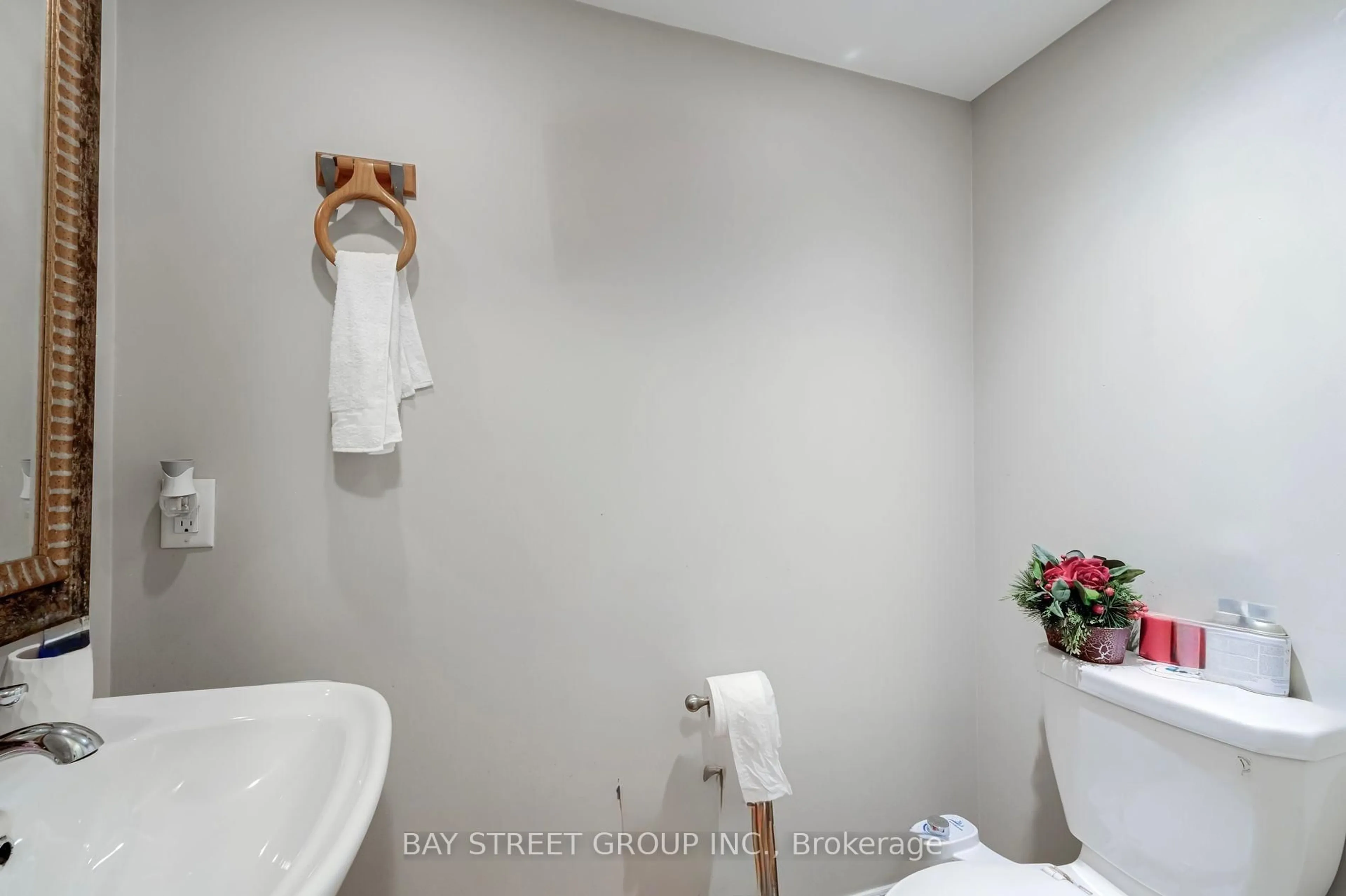 Standard bathroom, unknown for 9958 Mccowan Rd, Markham Ontario L3P 3J3