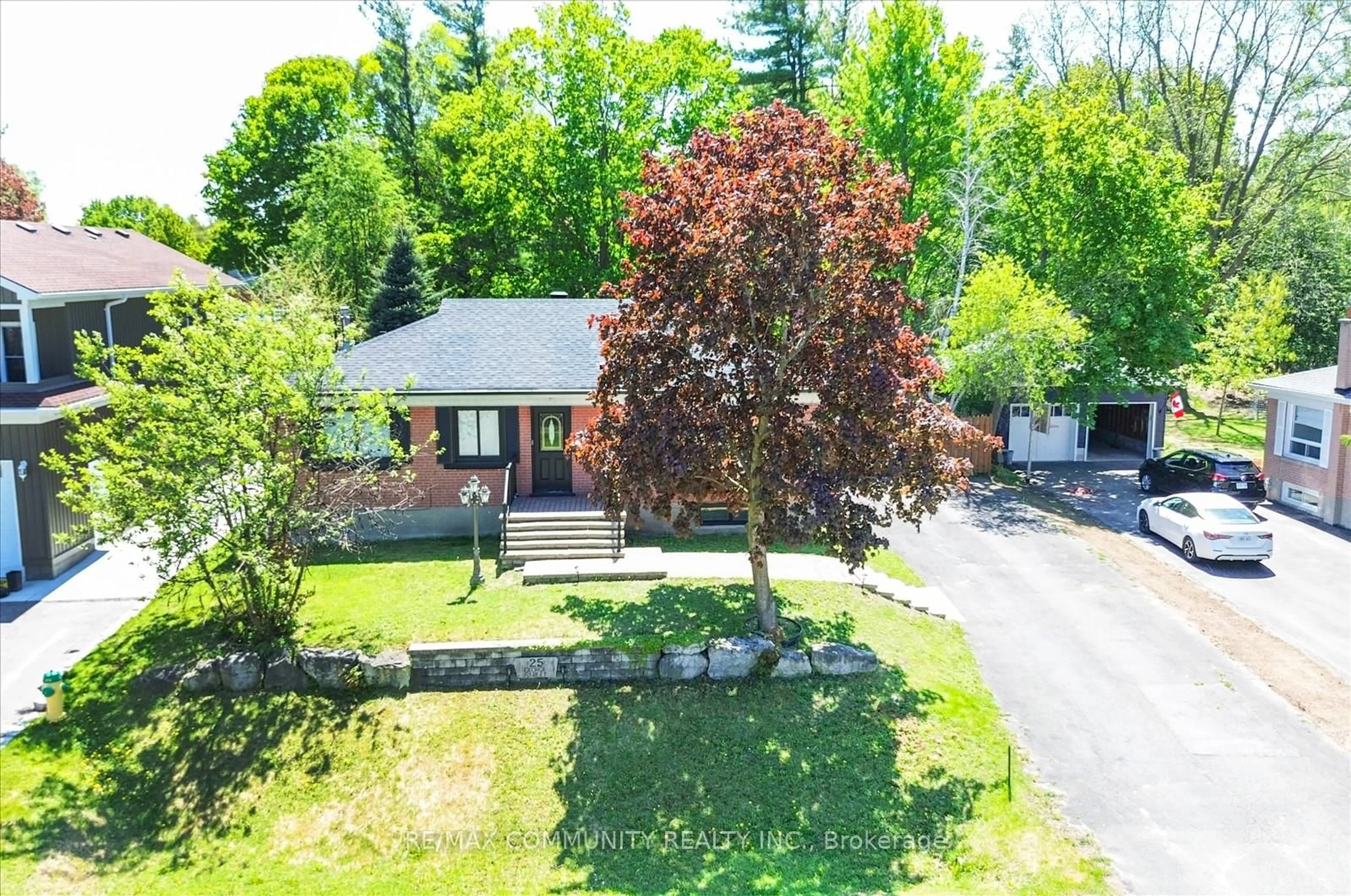 A pic from outside/outdoor area/front of a property/back of a property/a pic from drone, street for 25 George St, New Tecumseth Ontario L9R 1M7