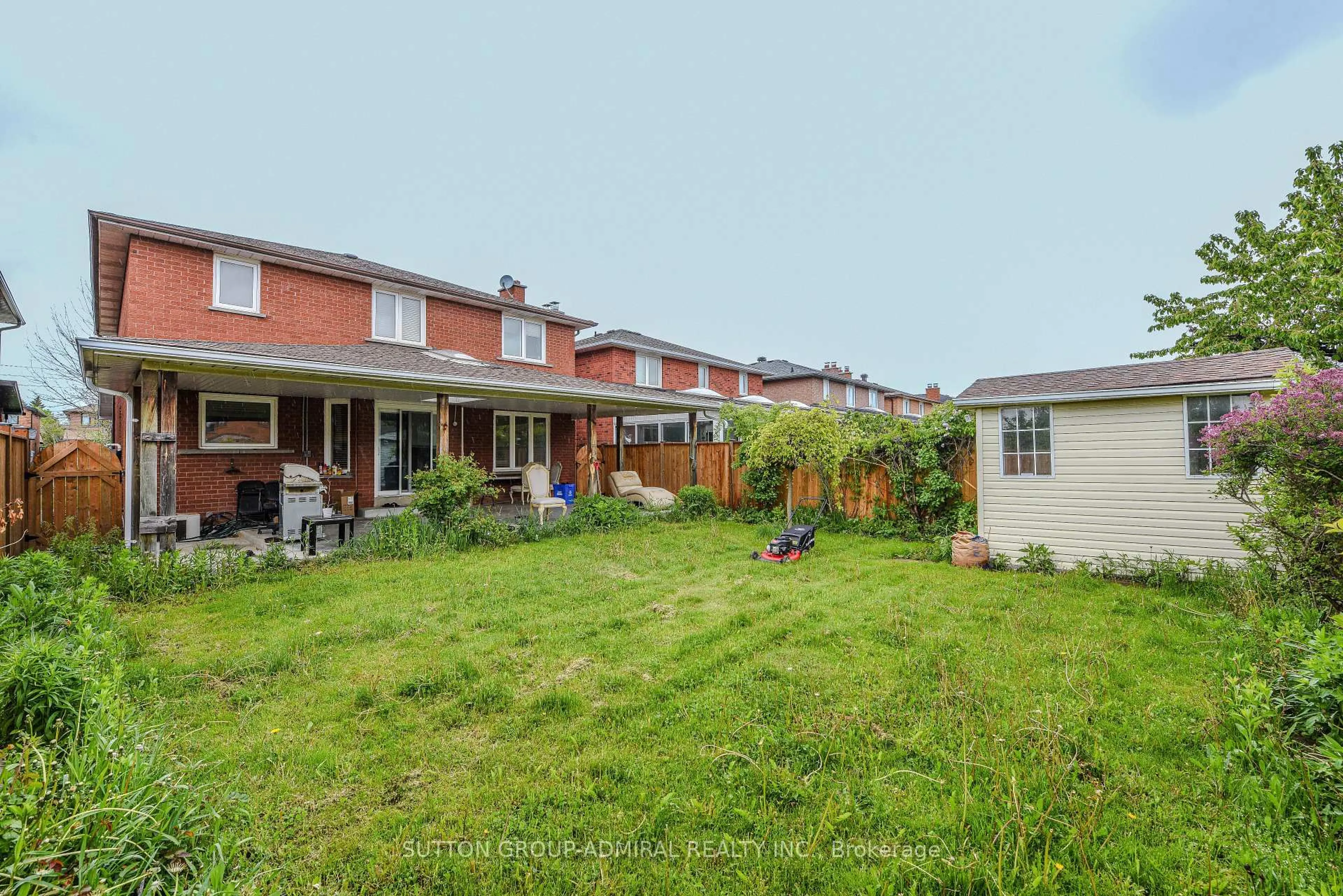 A pic from outside/outdoor area/front of a property/back of a property/a pic from drone, street for 101 Lime Dr, Vaughan Ontario L4L 5P4