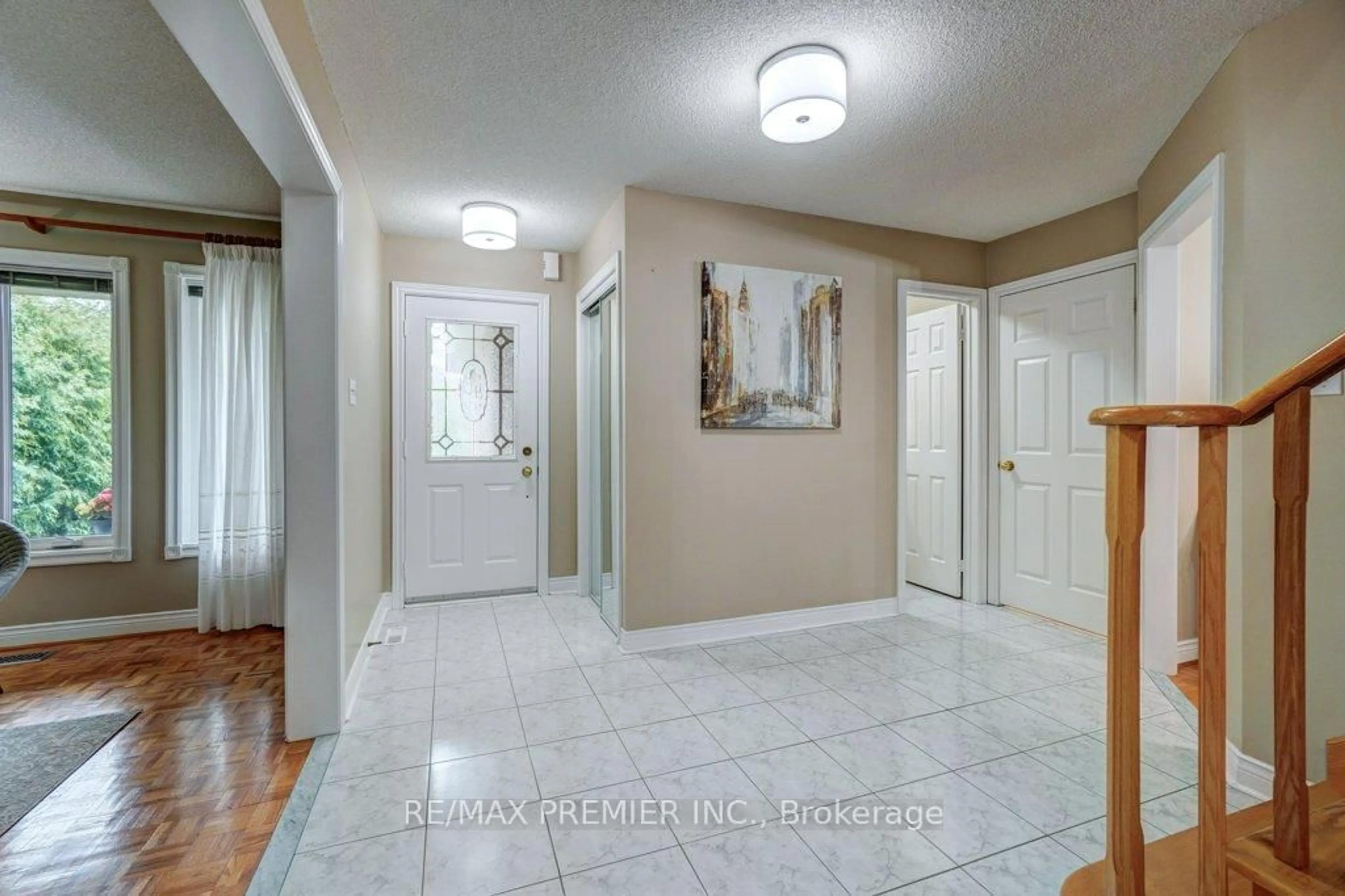 Indoor entryway for 69 Zucchet Crt, Vaughan Ontario L4L 8T7