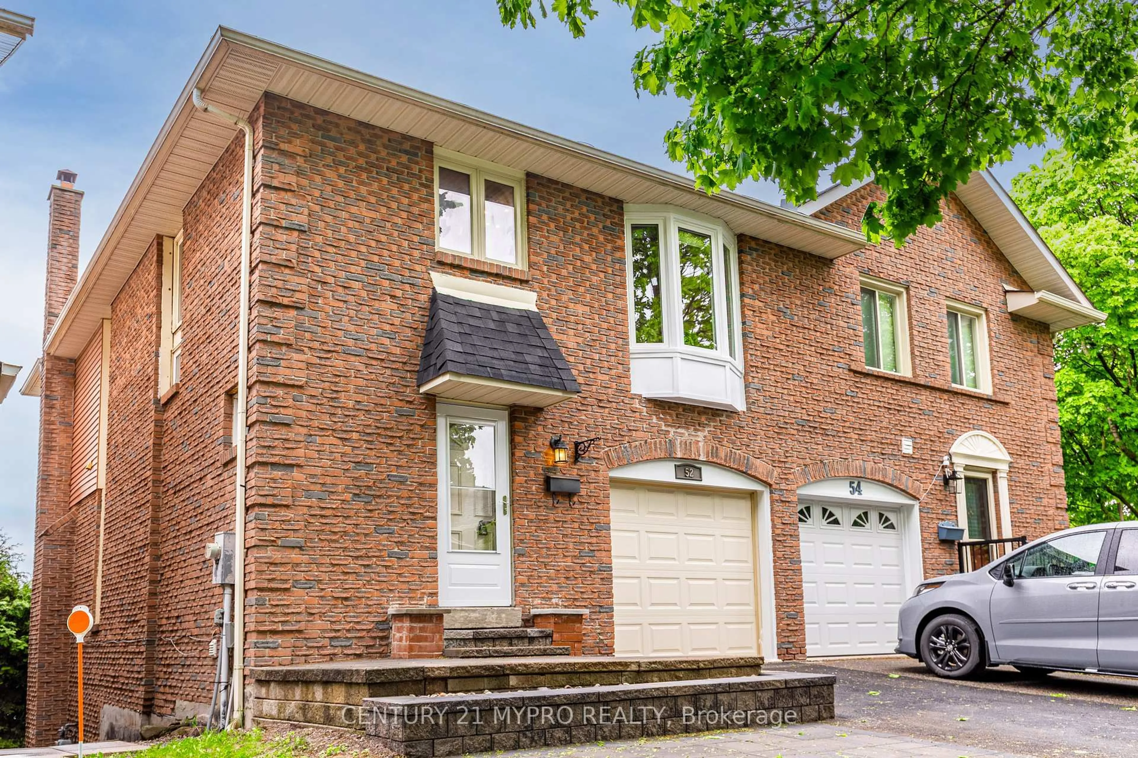 Home with brick exterior material, street for 52 Foxglove Crt, Markham Ontario L3R 3Y3