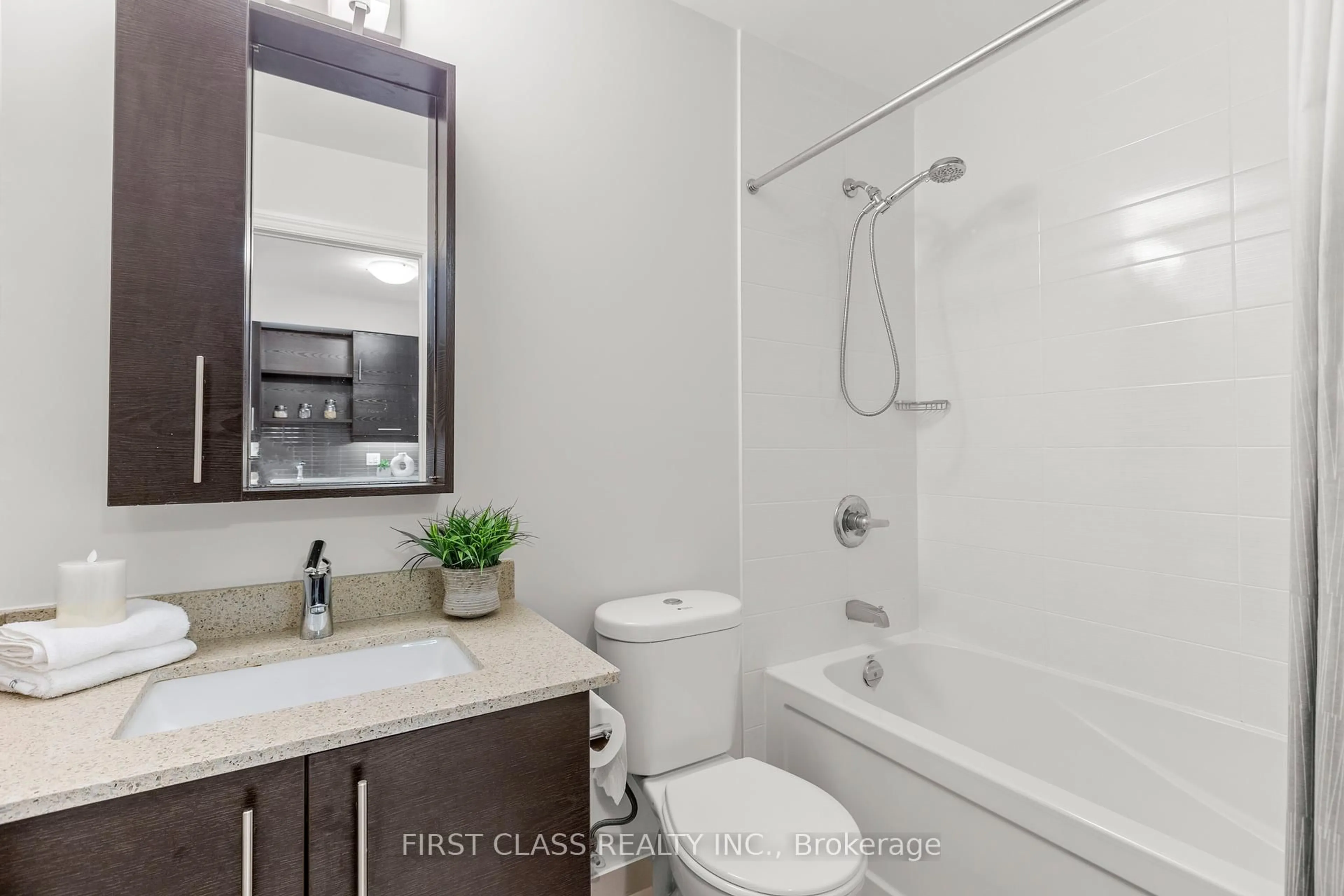 Standard bathroom, ceramic/tile floor for 277 South Park Rd #1205, Markham Ontario L3T 0B7
