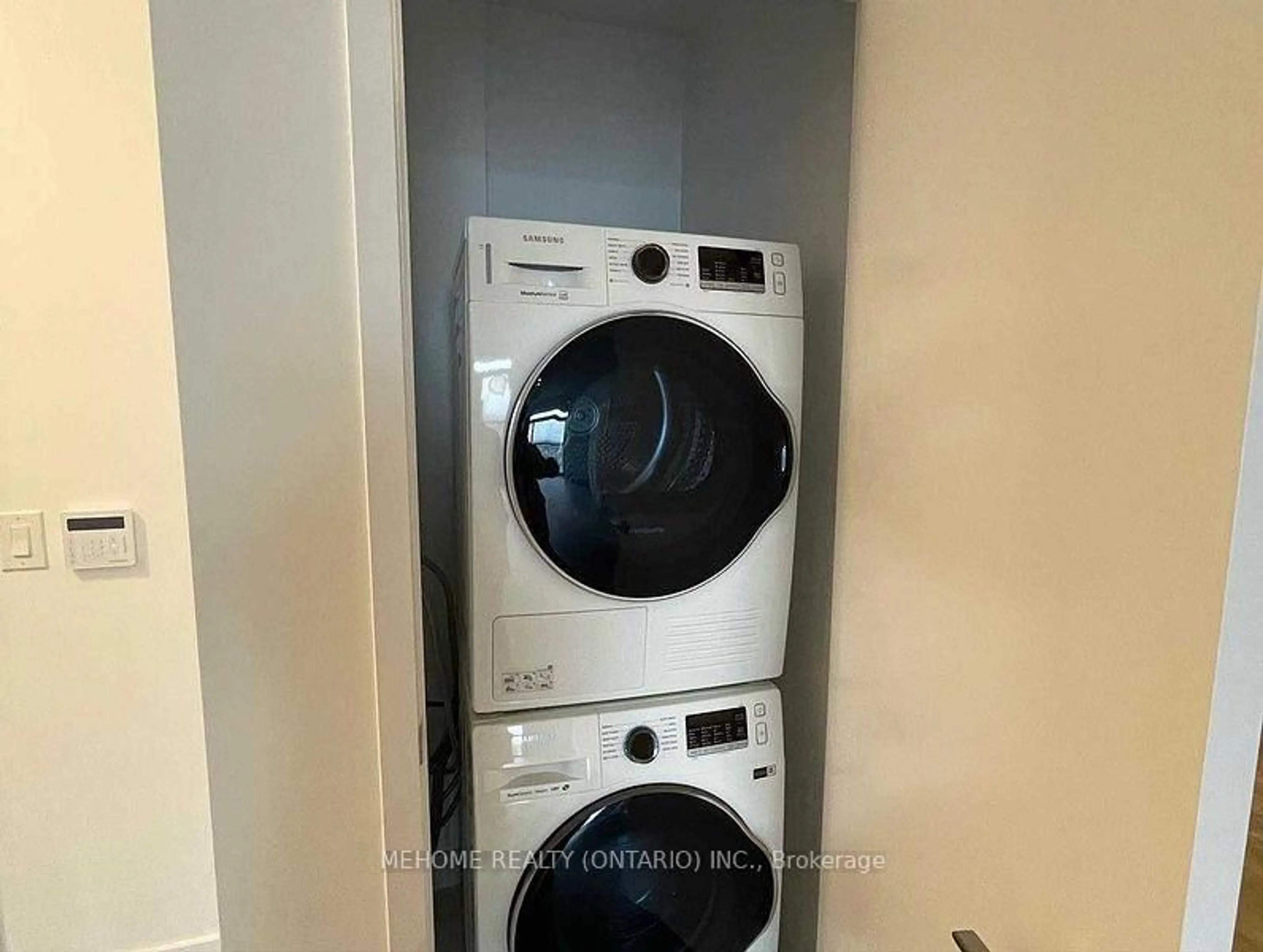 Laundry room for 10 Honeycrisp Cres, Vaughan Ontario L4K 0M7