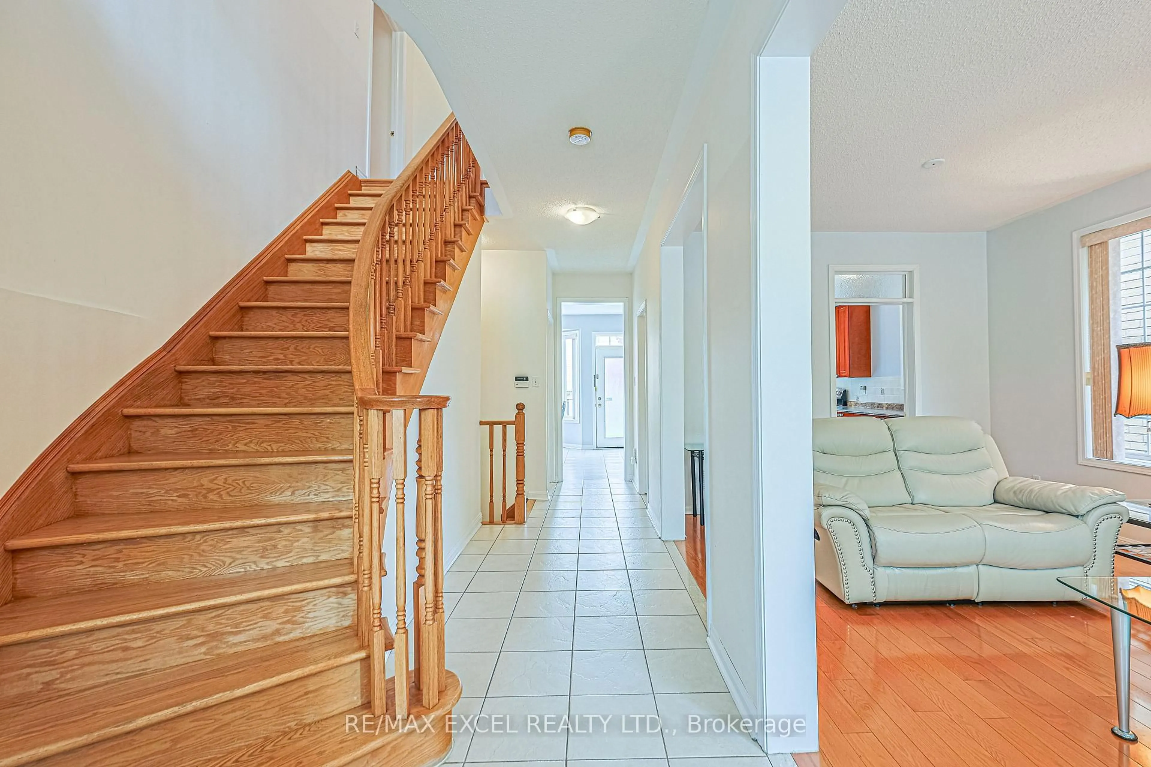 Indoor foyer for 37 Baintree St, Markham Ontario L6E 1G5
